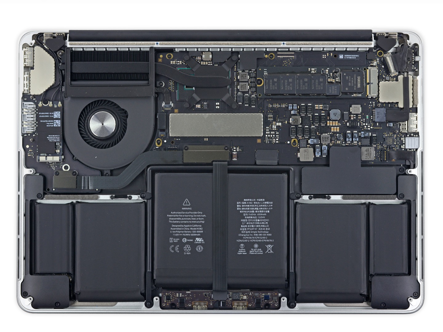 Ventilador en la parte interna de una MacBook Pro M1. (foto: Apple Support Communities)
