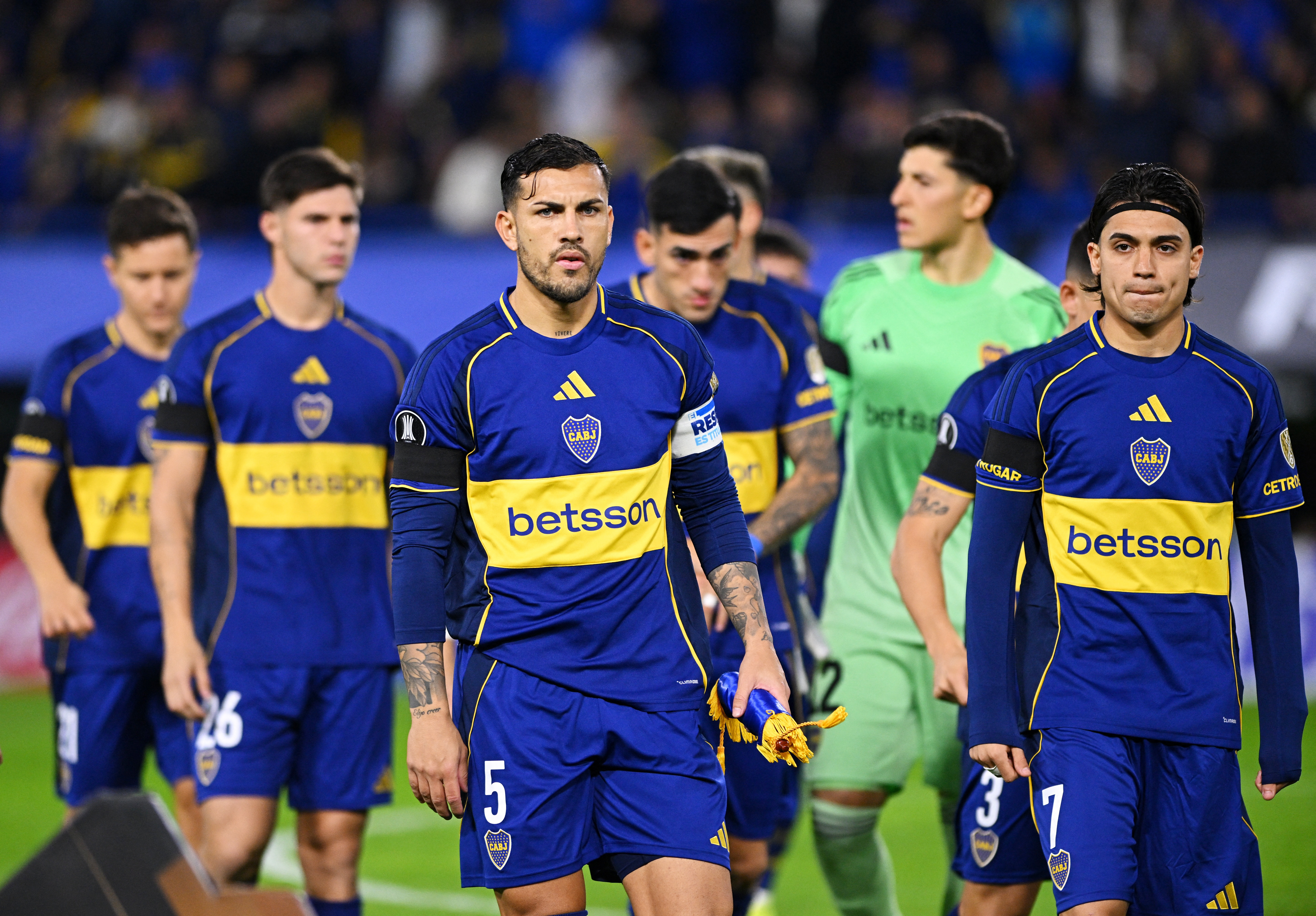 La Bombonera habl&oacute; tras la eliminaci&oacute;n de Boca en la Libertadores: de la reacci&oacute;n de Riquelme al "que se vayan todos"