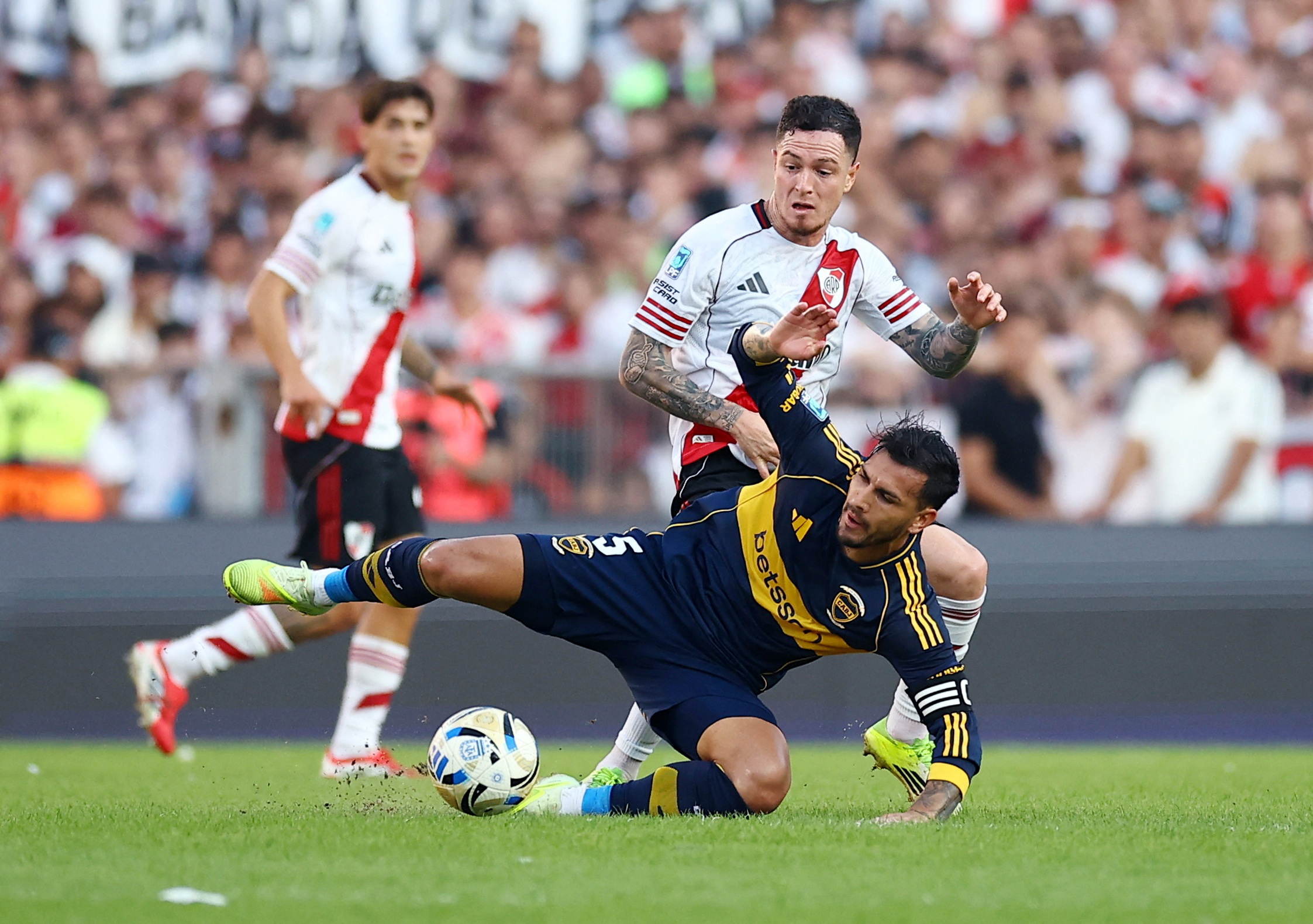 Se confirmaron el d&iacute;a y la hora del Supercl&aacute;sico entre Boca Juniors y River Plate en la Bombonera