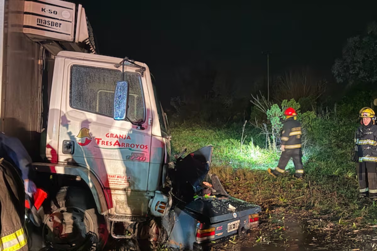 Siete muertos tras un choque entre un auto y un cami&oacute;n en la Ruta 192: tres eran menores