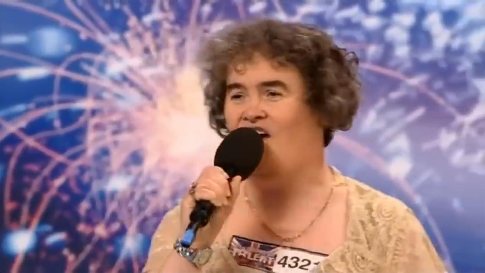 Susan Boyle irrumpió con una sorpresiva presentación en un concurso de talentos en la televisión británica. Su vida cambió para siempre en ese momento. En poco tiempo se convirtió en una súper estrella. Ya vendió más de 30 millones de copias