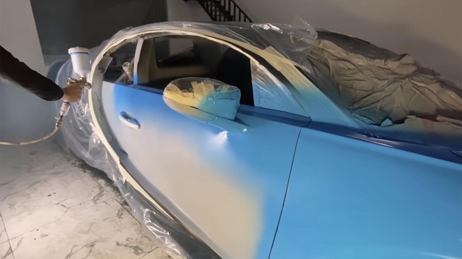 The final stage of the paint finished leaving the Bugatti mud looking like the real car, combining blue and black.