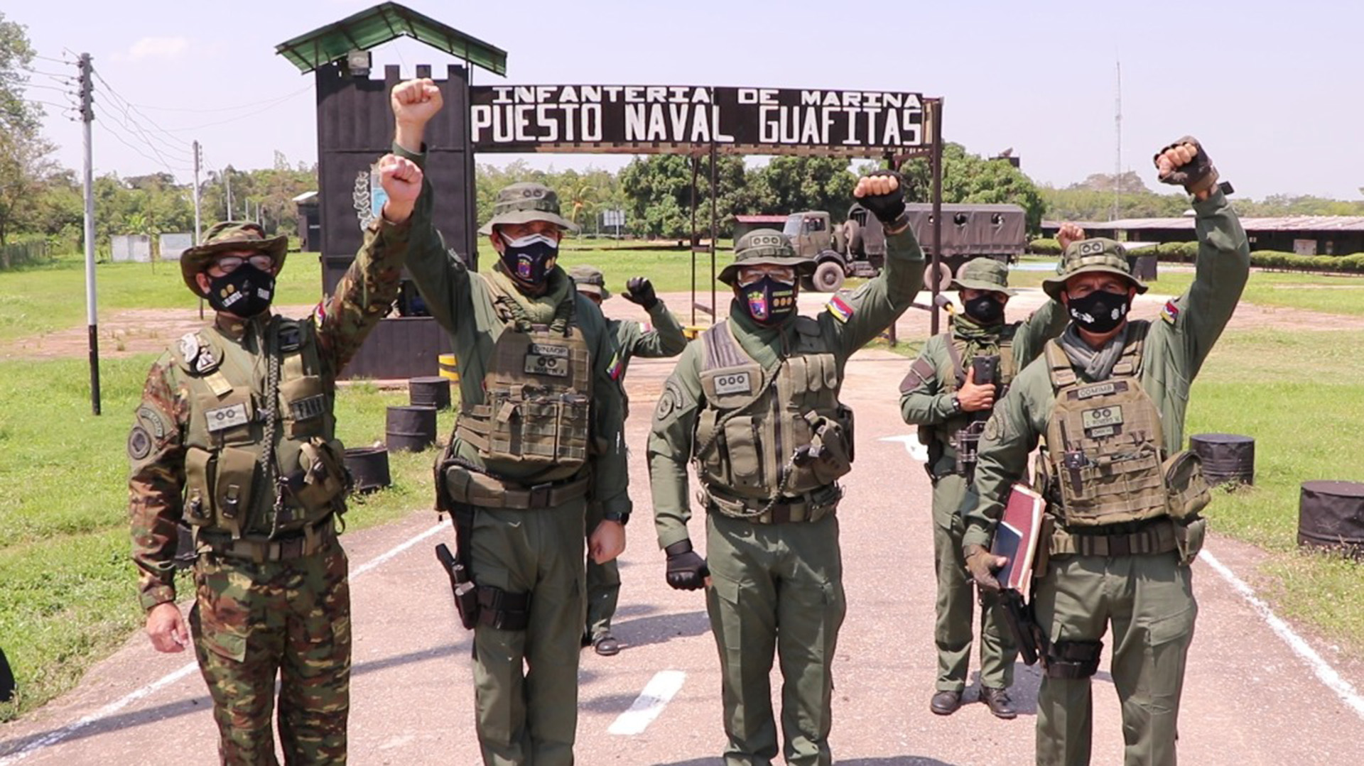 El comandante de la Armada en visita la vista del 23 de abril al Puesto Naval Guafitas en Apure