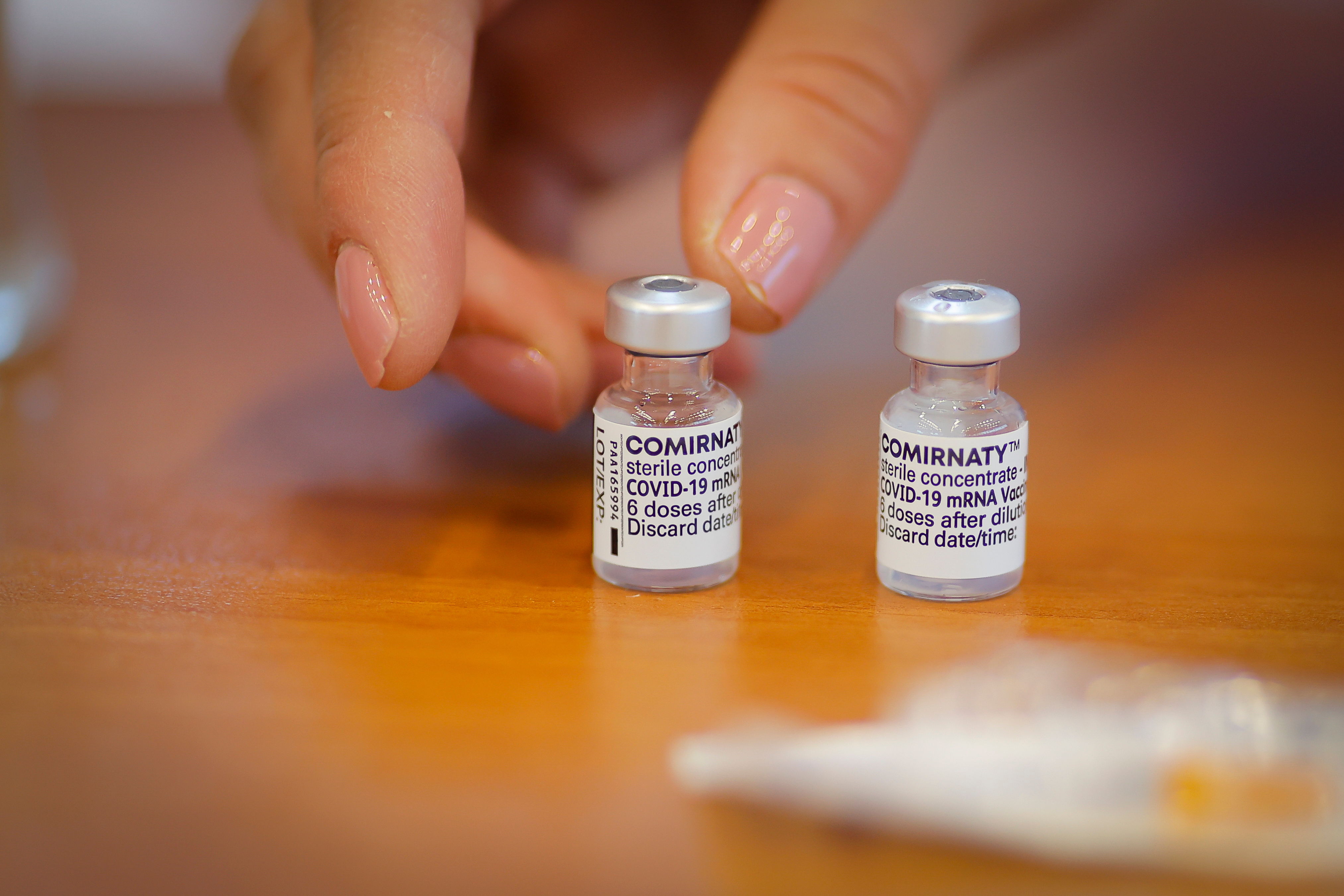 Las vacunas contra Covid-19 han sido la mejor herramienta para evitar millones de muertes (EFE/EPA/VALDRIN XHEMAJ)
