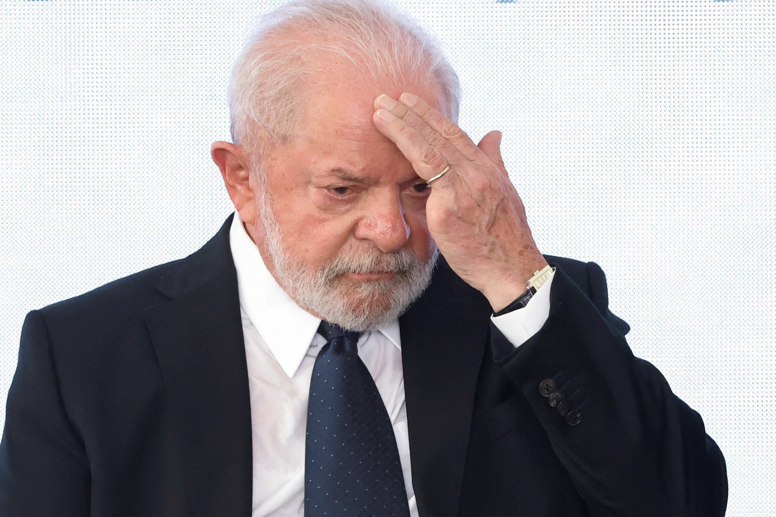 Entre la crisis bancaria y la polémica sobre las reformas internas, Lula trata de encontrar su rumbo económico