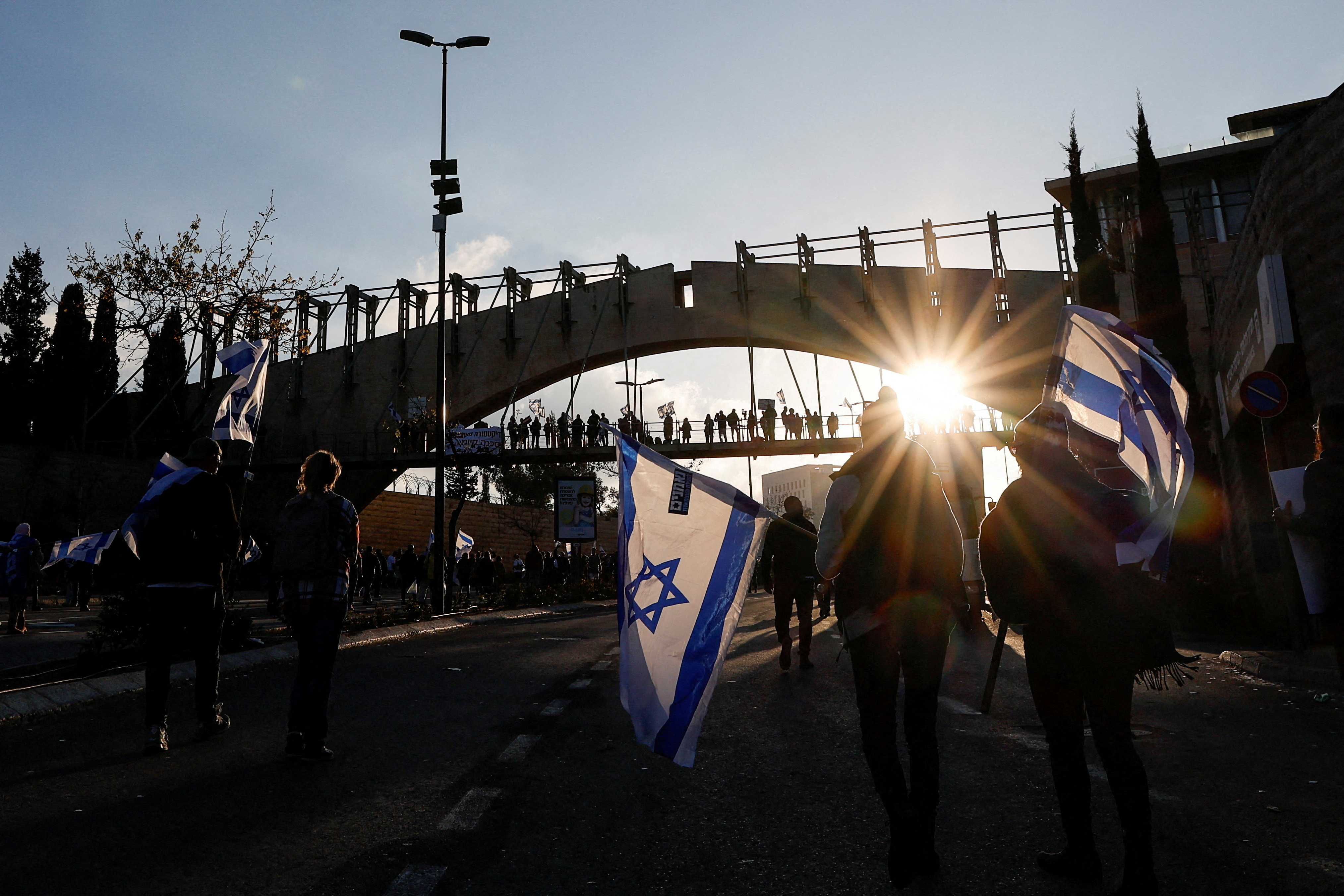 Las protestas en Israel y Francia dan pistas de cómo es la nueva politica. REUTERS/Ammar Awad/File Photo