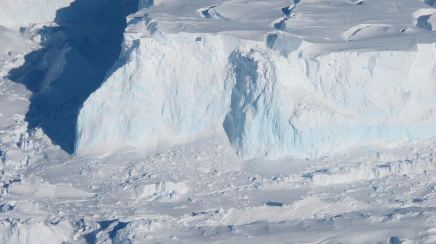  El Sector Antártico Argentino forma parte del territorio de la Provincia de Tierra del Fuego, Antártida e Islas del Atlántico Sur, aunque está sujeto al régimen del Tratado Antártico, firmado en 1959. (NASA)