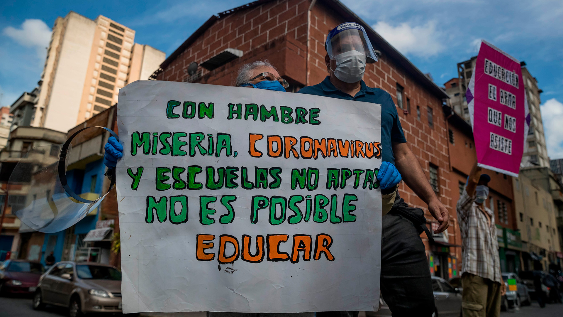 Los maestros han protagonizado varias manifestaciones reclamando mejores condiciones de trabajo (FOTO: EFE)