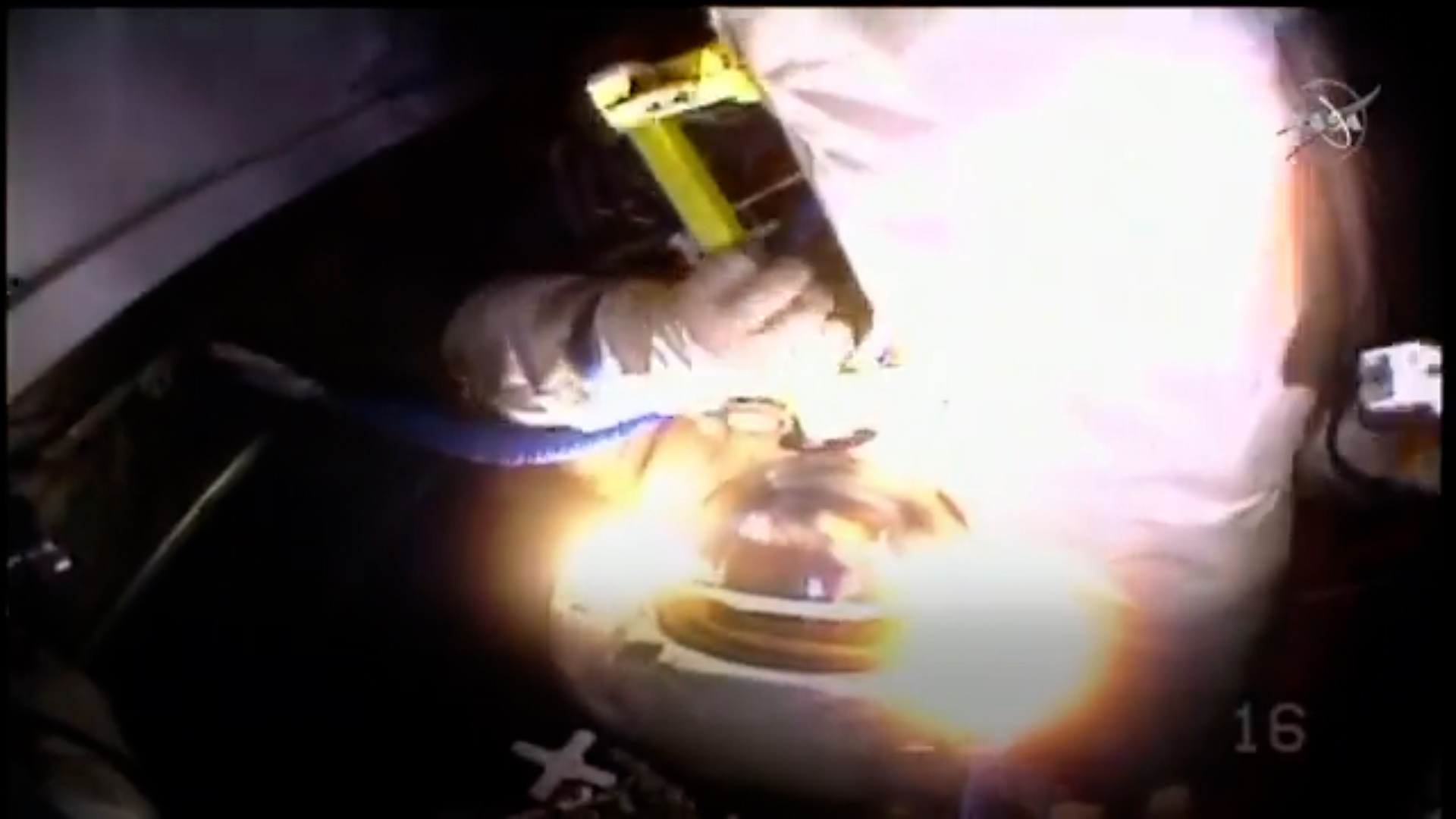 Ambos cosmonautas se encontraban realizando reparaciones fuera de la Estación Espacial Internacional. 