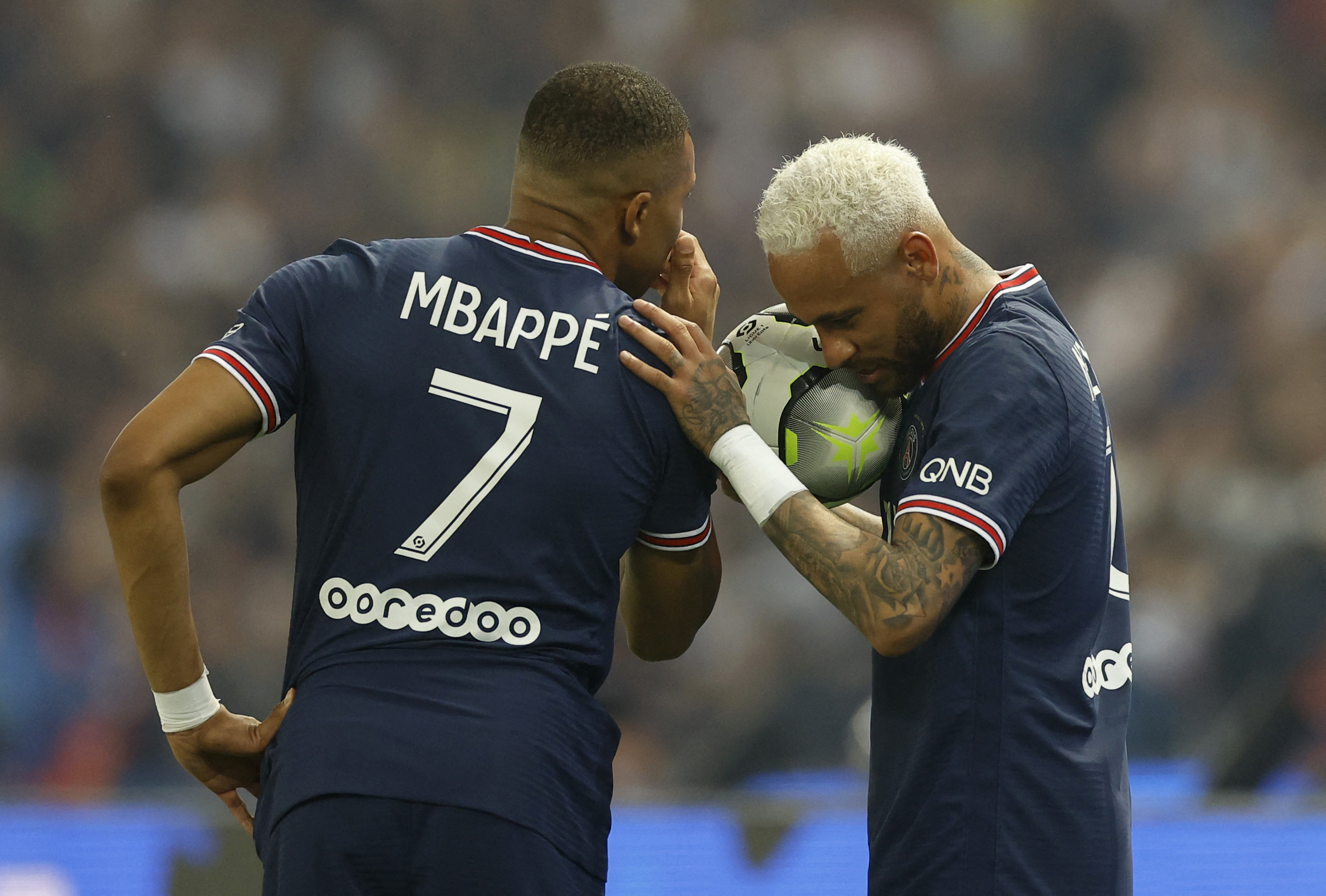 El "penaltygate" entre Neymar y Mbappé destapó otros conflictos en PSG (Foto: Reuters)