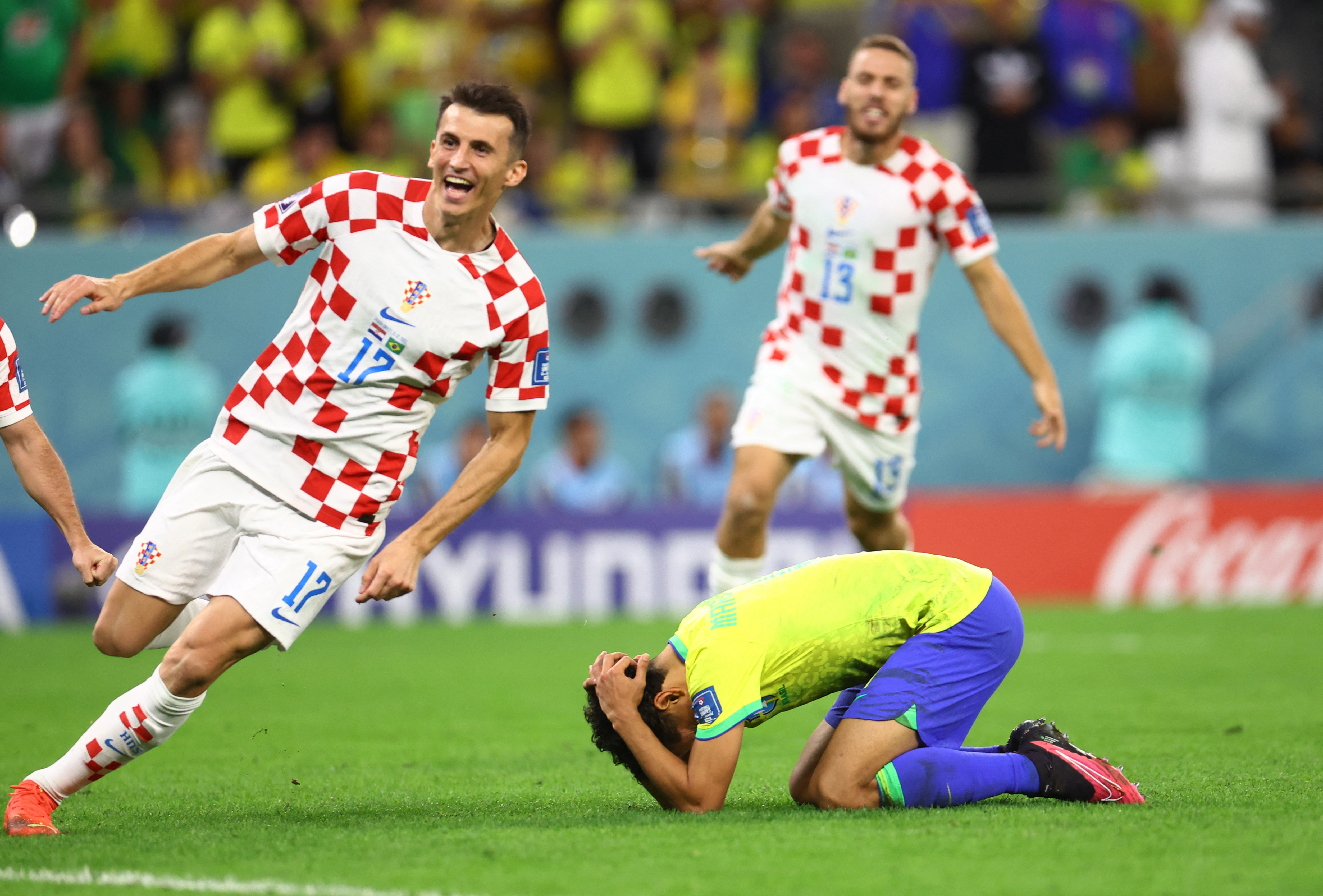Marquinhos se lamenta luego de fallar el penal que le dio la clasificación a Croacia (REUTERS/Hannah Mckay)