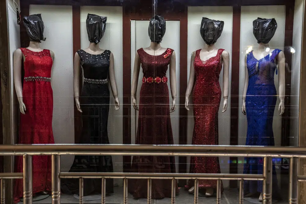 Covered mannequin heads at a women's clothing store in Kabul, Afghanistan (AP Photo/Ebrahim Noroozi)