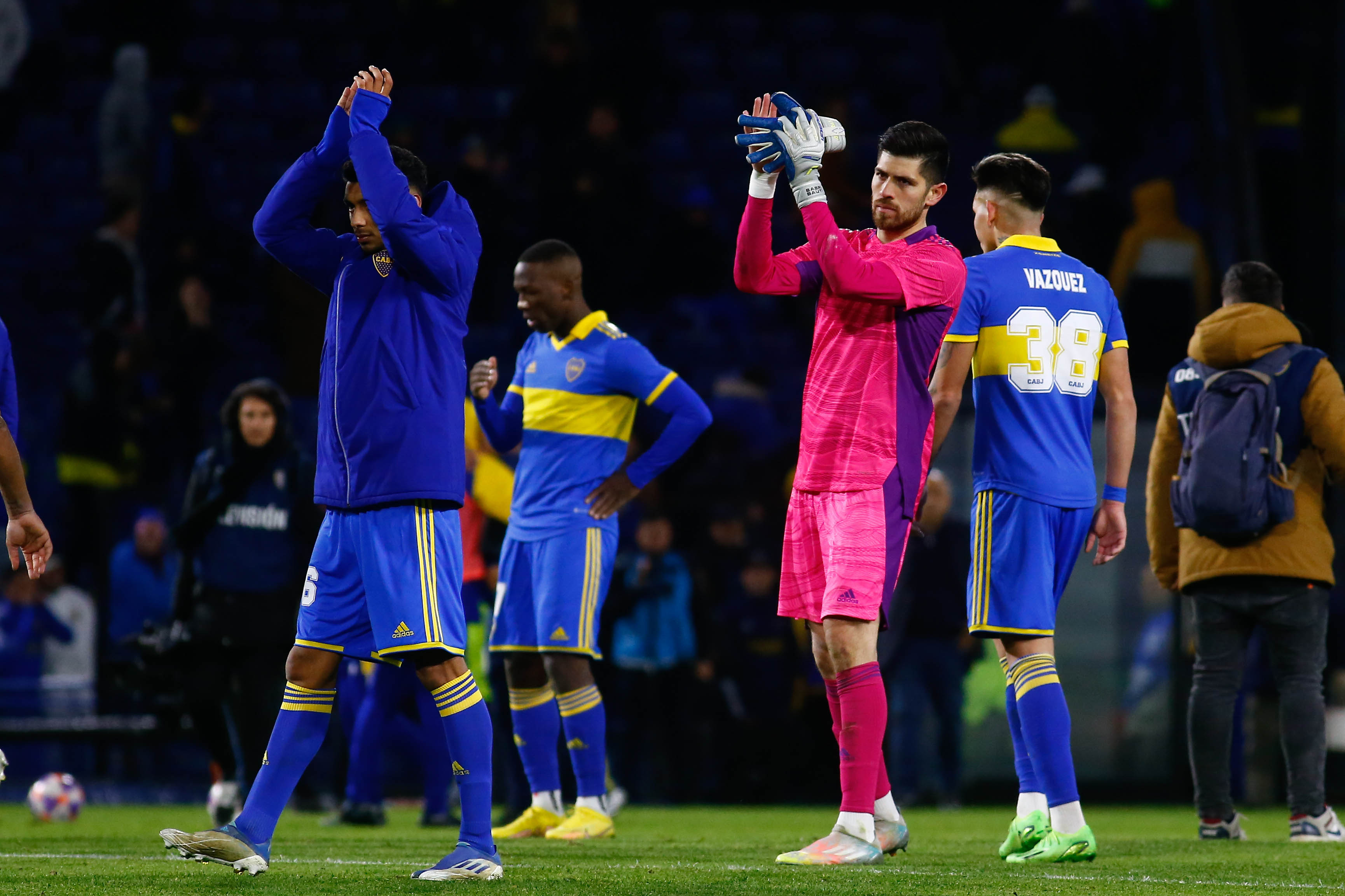 The players received lukewarm applause after the 0-0 against Central that kept Boca far from the top of the Professional League