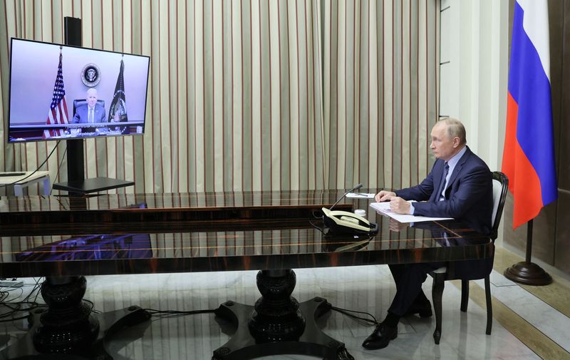 Foto del martes del Presidente ruso Vladimir Putin en una videoconferencia con su par de EEUU, Joe Biden 
Dic 7, 2021. Sputnik/Mikhail Metzel/Pool via REUTERS 
ATENCIÓN EDITORES, ESTA IMAGEN FUE SUMINISTRADA POR UNA TERCERA PARTE