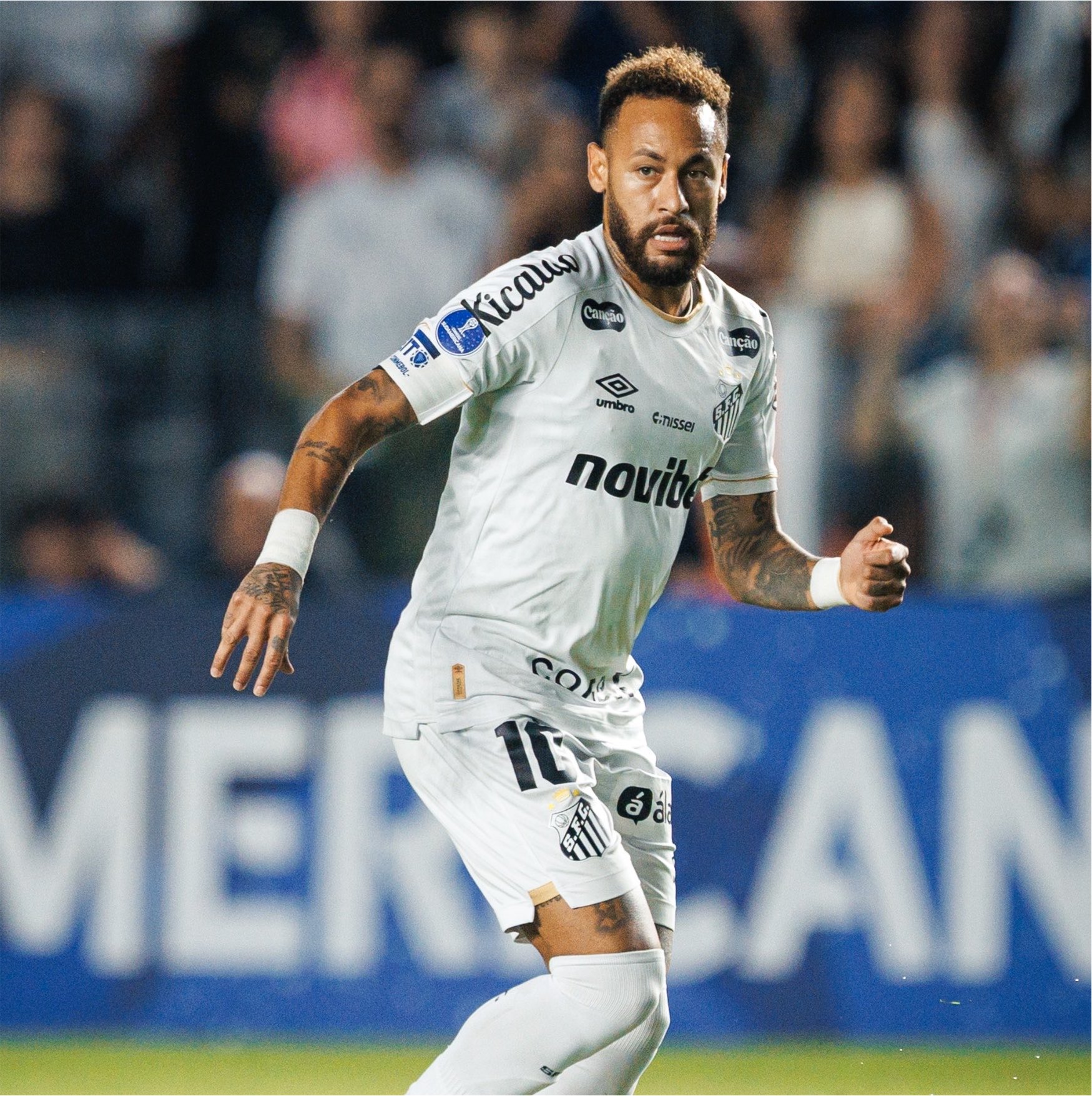 Video: el pol&eacute;mico gesto de Neymar con un rival en su vuelta a la titularidad con el Santos tras 74 d&iacute;as