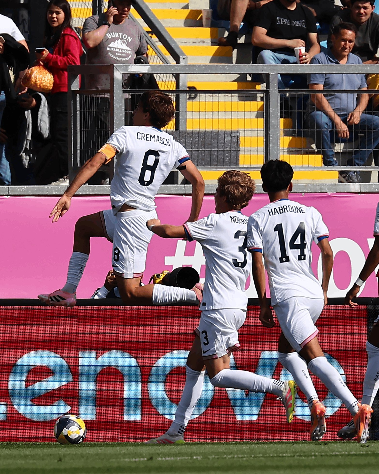 Brilló junto a Messi, jugó para Argentina y anotó dos goles en el triunfo que llevó a Estados Unidos a los cuartos del Mundial Sub 20