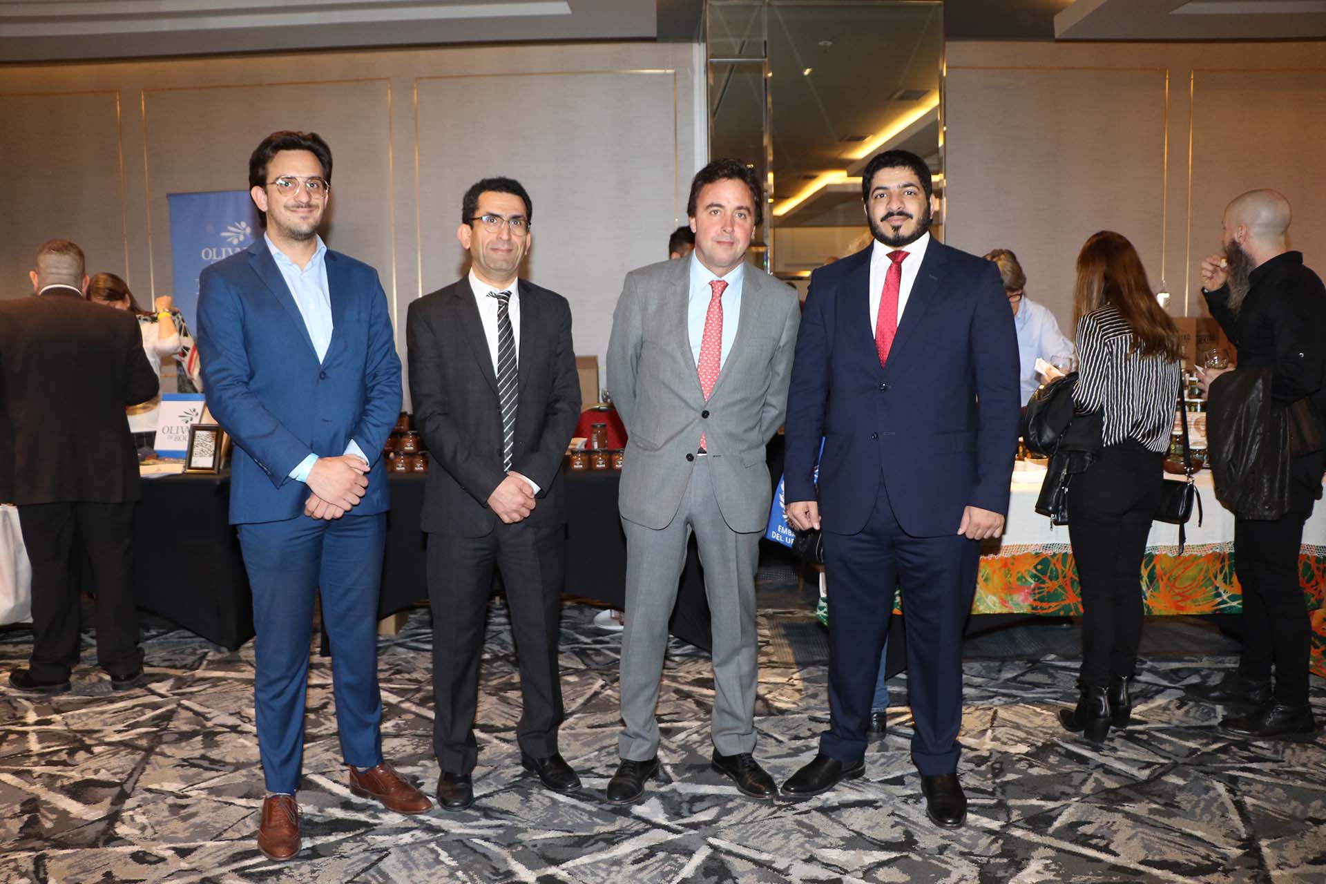 Guido Martínez, oficial de Desarrollo Comercial de la embajada de Pakistán y Jameel Ahmed Baloch, consejero de Comercio e Inversiones, junto al ministro de la embajada de Uruguay, José Reyes, y al segundo secretario de la embajada de Emiratos Árabes, Hussain Ali Ali bin Hilal Alnaqbi