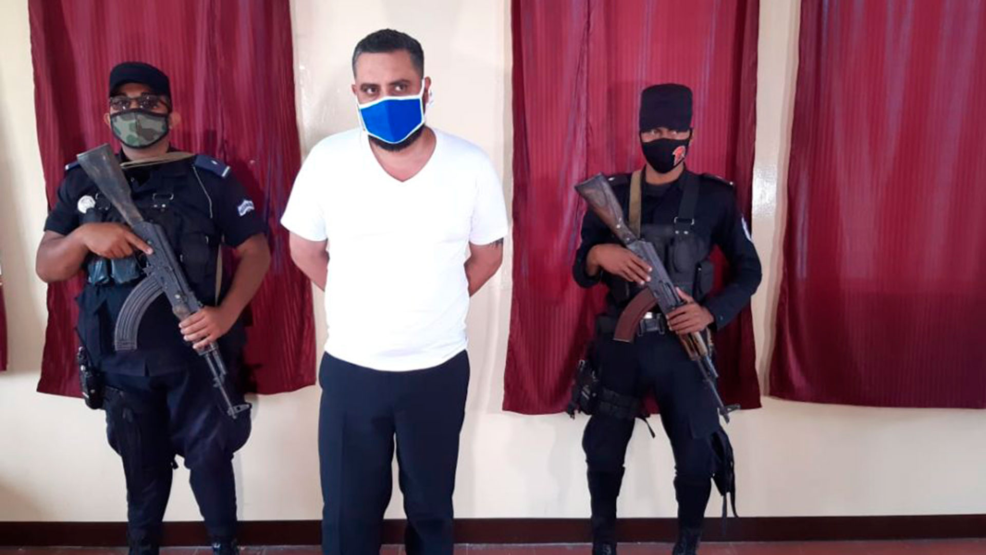 El autor del crimen es un reconocido simpatizante del régimen de Daniel Ortega, funcionario de la alcaldía de Estelí. Nunca fue presentado con el uniforme que el Estado obliga a vestir a los reos.