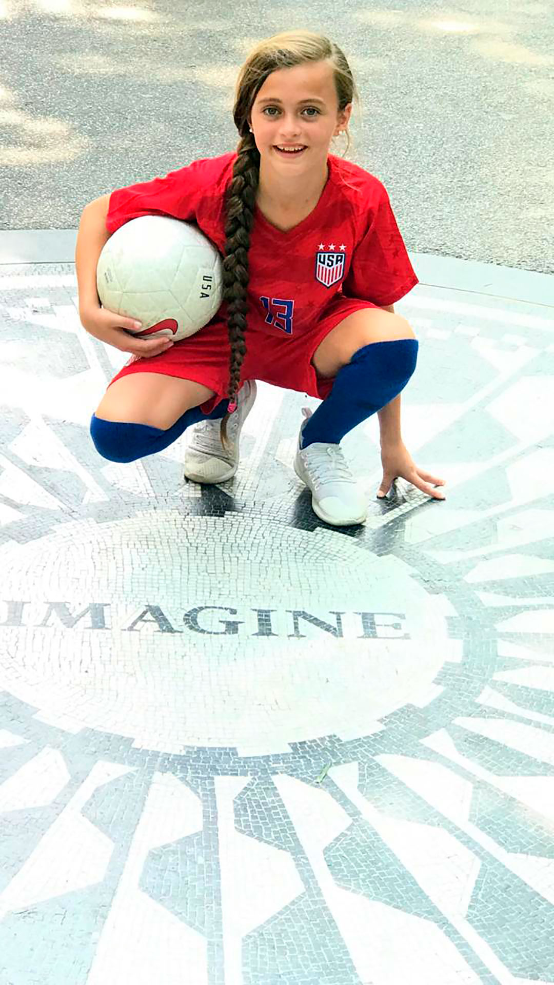 Zoe Puente, la futbolista de 10 años que creó una campaña para donar botines:  “Se siente como meter un gol afuera de la cancha” - Infobae