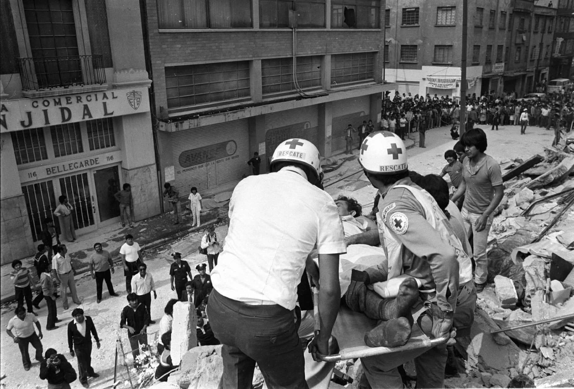Aspectos de las calles del centro de la ciudad en los primeros minutos posteriores al terremoto. FOTO: PEDRO VALTIERRA/CUARTOSCURO.COM