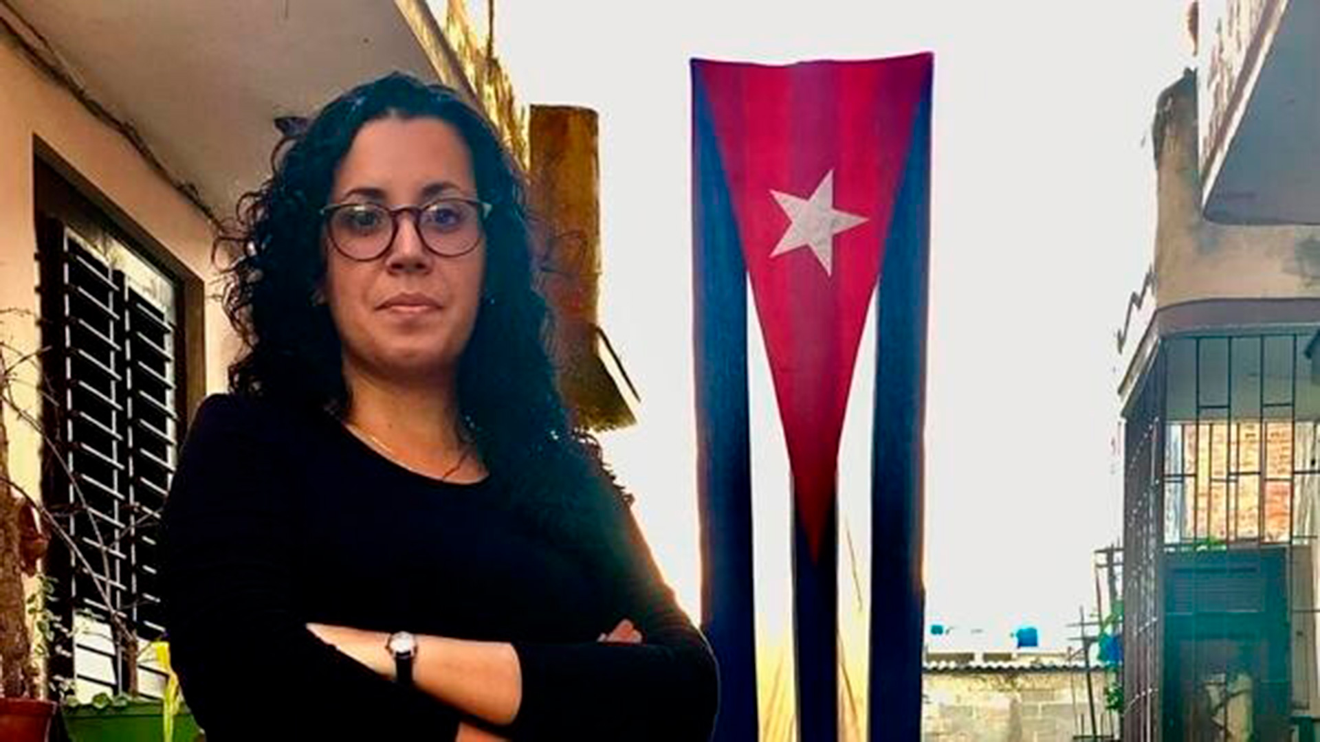 La periodista Camila Acosta fue sancionada por “desorden público”, “acusada de intentar cubrir las protestas del 11 de julio de 2021″.