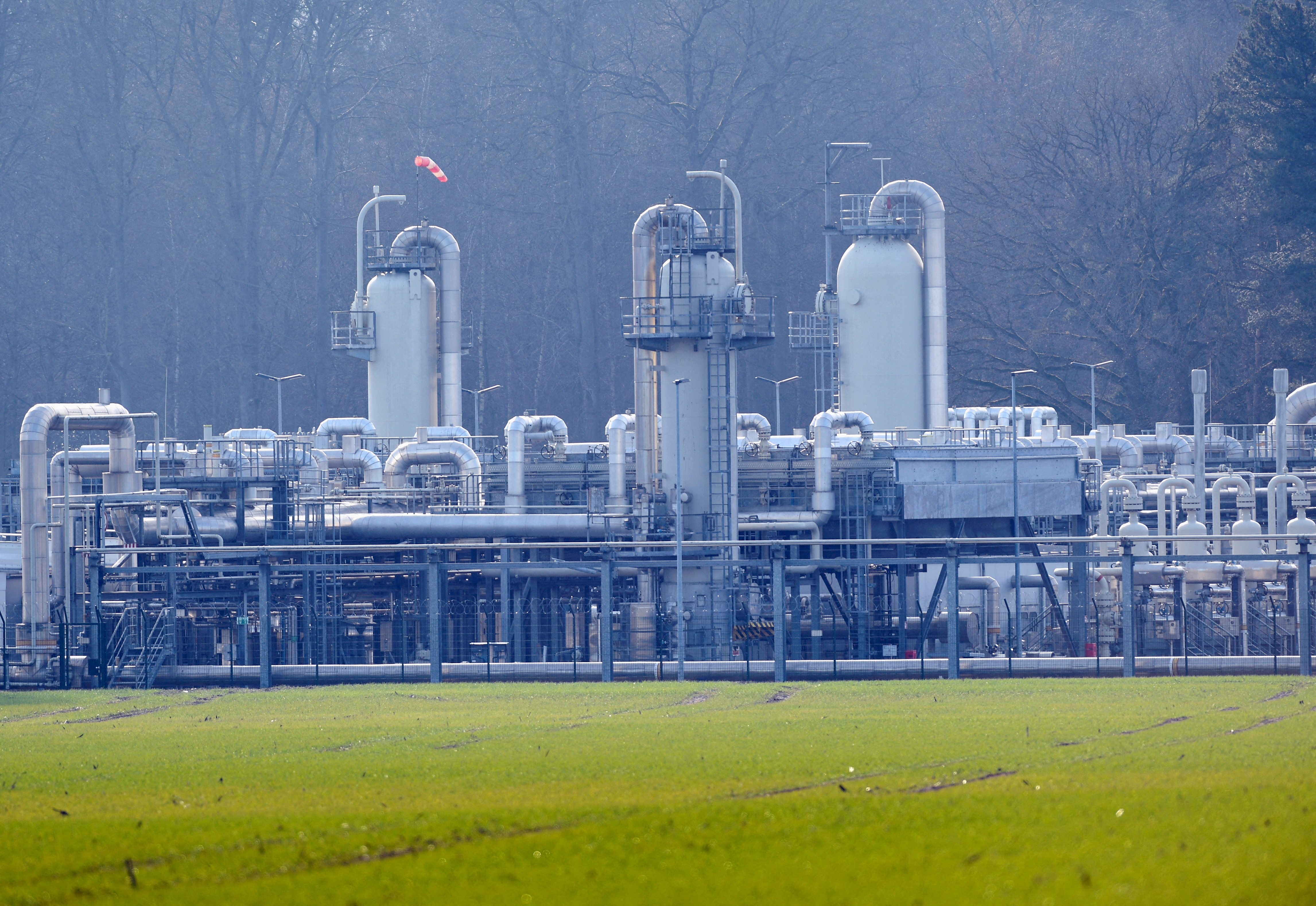 FOTO DE ARCHIVO: El depósito de gas natural de Astora, que es el mayor almacenamiento de gas natural de Europa Occidental, es fotografiado en Rehden, Alemania, el 16 de marzo de 2022. REUTERS/Fabian Bimmer