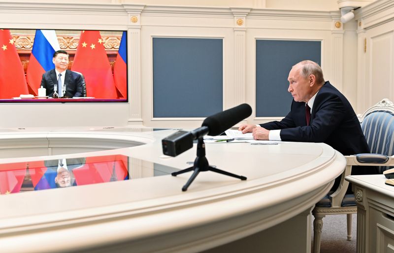 FOTO DE ARCHIVO: El presidente ruso, Vladimir Putin, participa en una videoconferencia con el mandatario chino, Xi Jinping, en el Kremlin en Moscú, Rusia, el 28 de junio de 2021. Sputnik/Alexei Nikolsky/Kremlin vía REUTERS