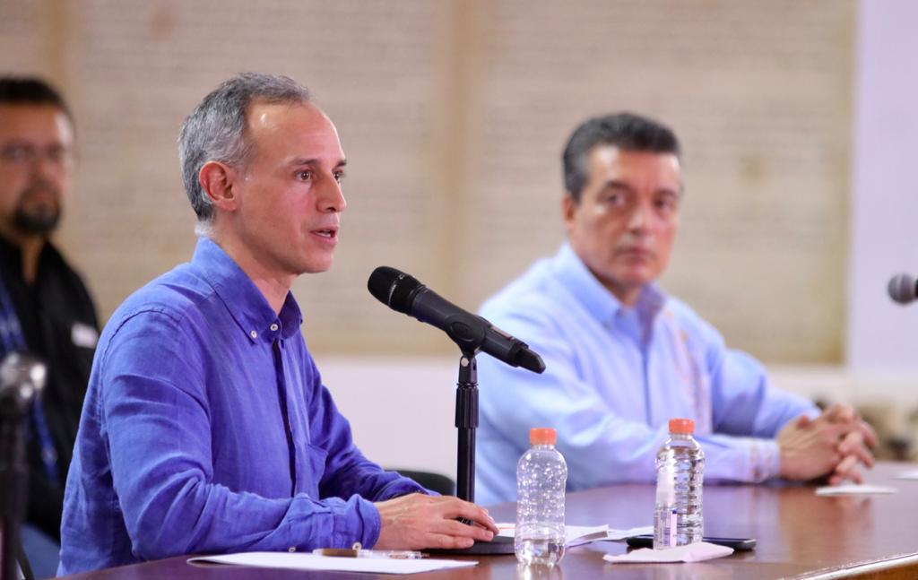 Hugo López-Gatell ha asegurado que la vacunación no se ha detenido en medio de la pandemia. (Foto: Cortesía Presidencia)