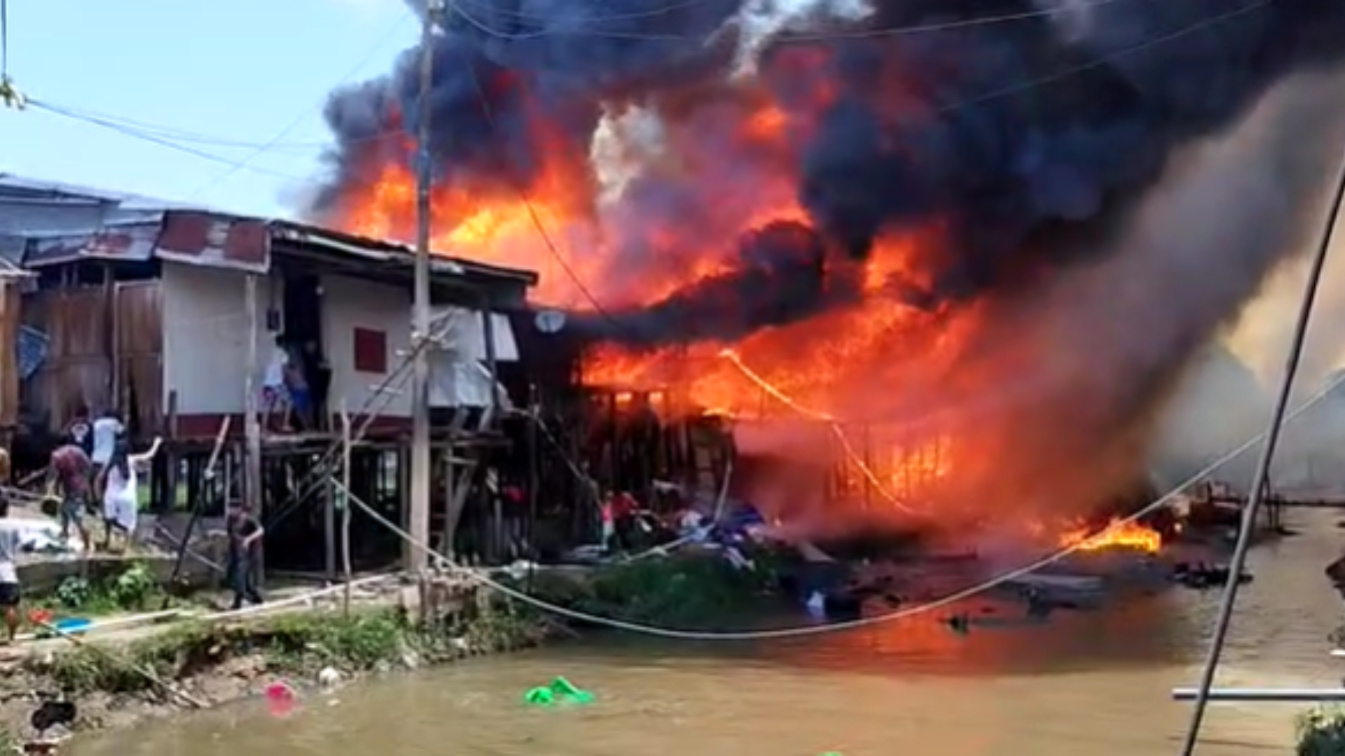 Iquitos Más De 115 Personas Se Quedaron Sin Casa Por Incendio En