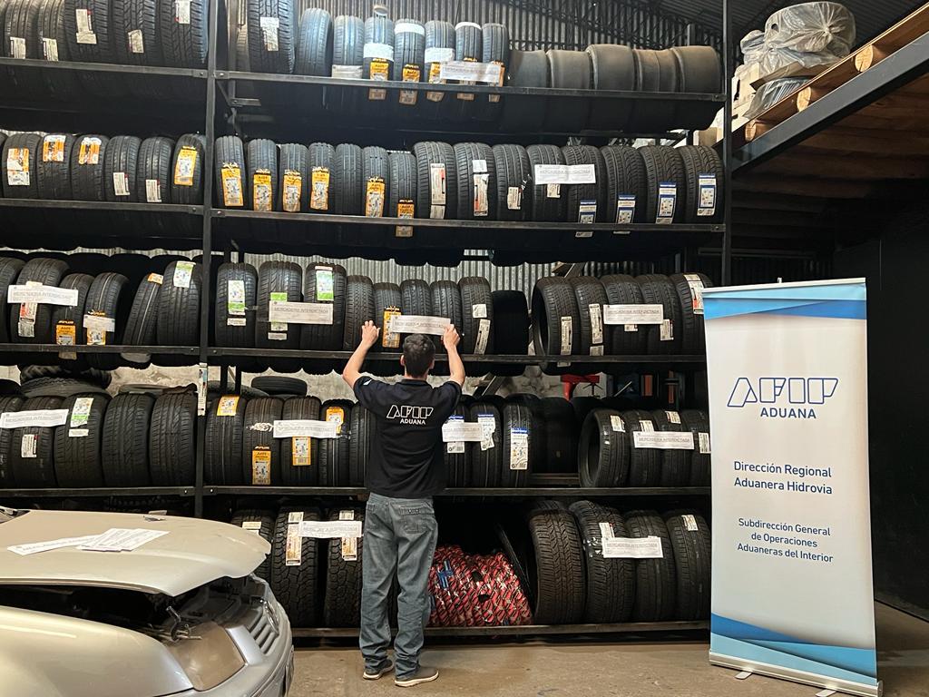 Contrabando de neumáticos: incautan más de 2.100 cubiertas por valor de $88 millones en Entre Ríos
