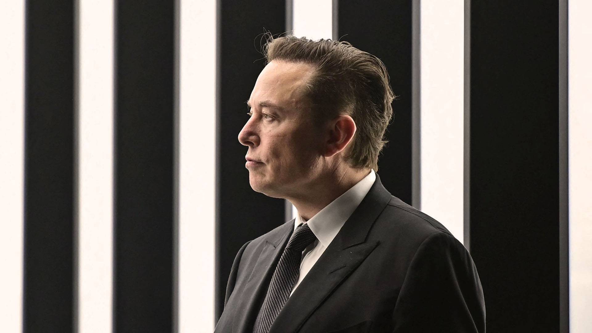 Elon Musk telah mengakui bahwa dua pabrik Giga miliknya di AS dan Jerman merugi jutaan karena kekurangan komponen