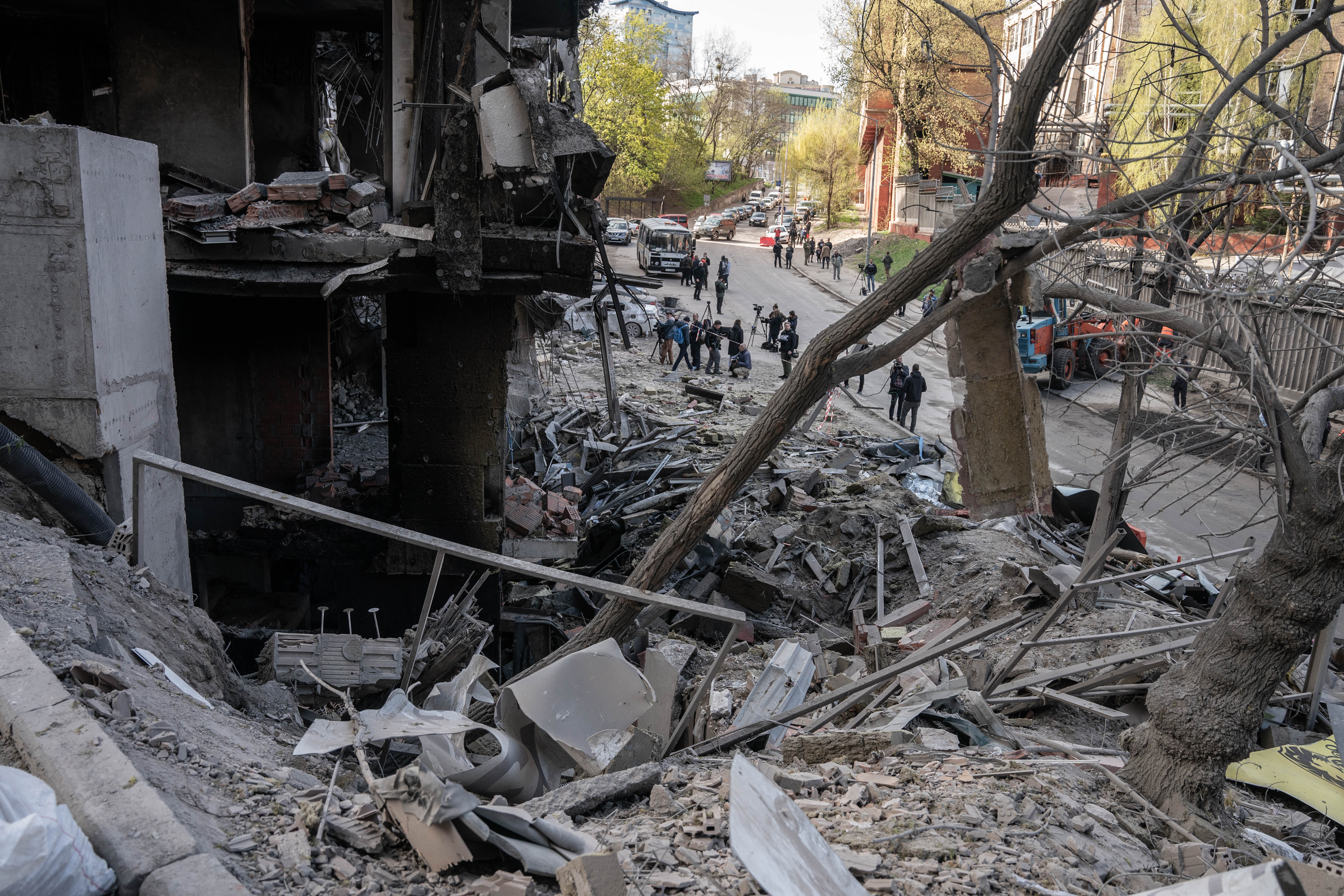 Los bombardeos rusos de Kiev tenían por objetivo “humillar” a la ONU, afirmó este jueves el presidente ucraniano, Volodimir Zelensky.