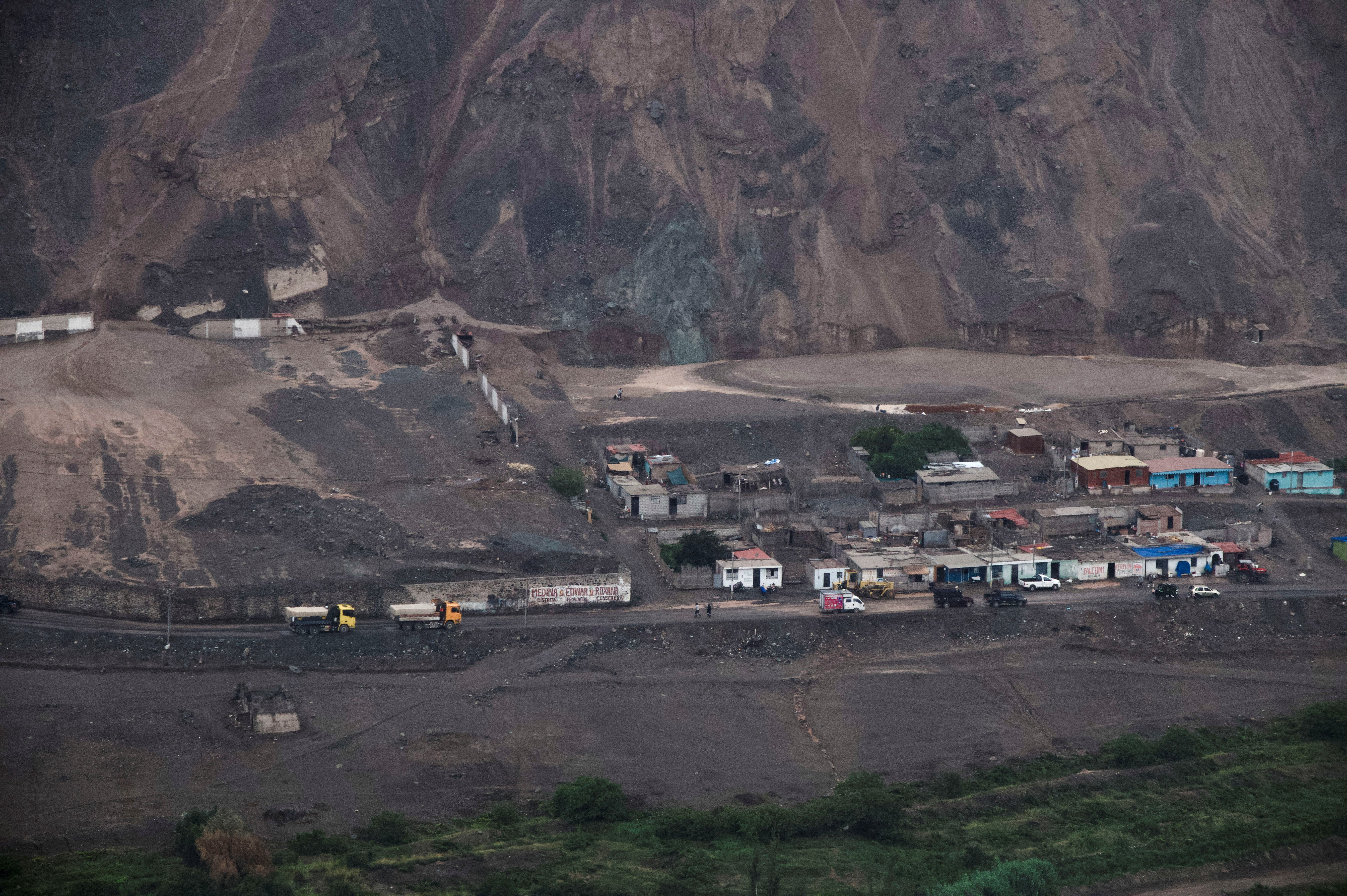 Huaicos en Perú deja viviendas destruidas, familias afectadas y falta de alimentos por deslizamientos en Arequipa 