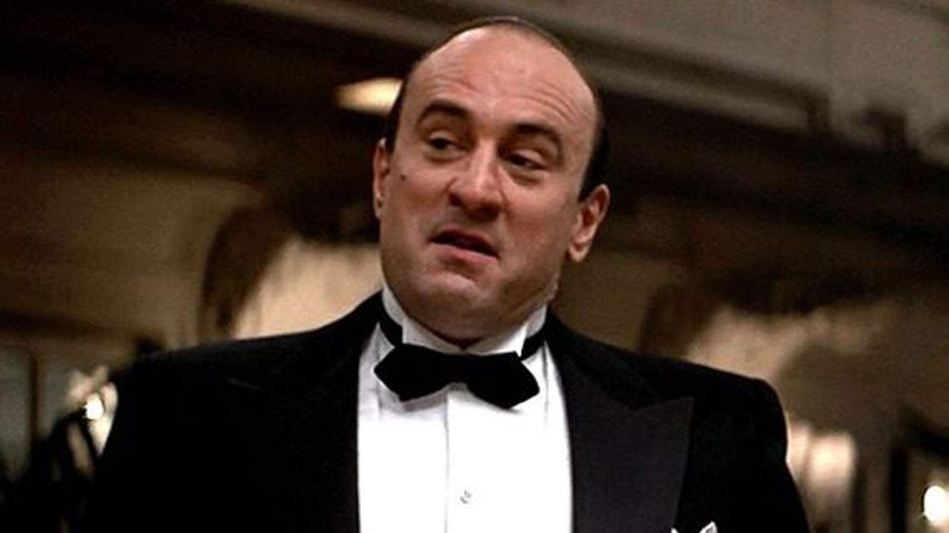 Aunque De Niro aumentó 15 kilos para encarnar a Al Capone, en algunas escenas no fue suficiente y tuvo que llevar relleno debajo de la ropa