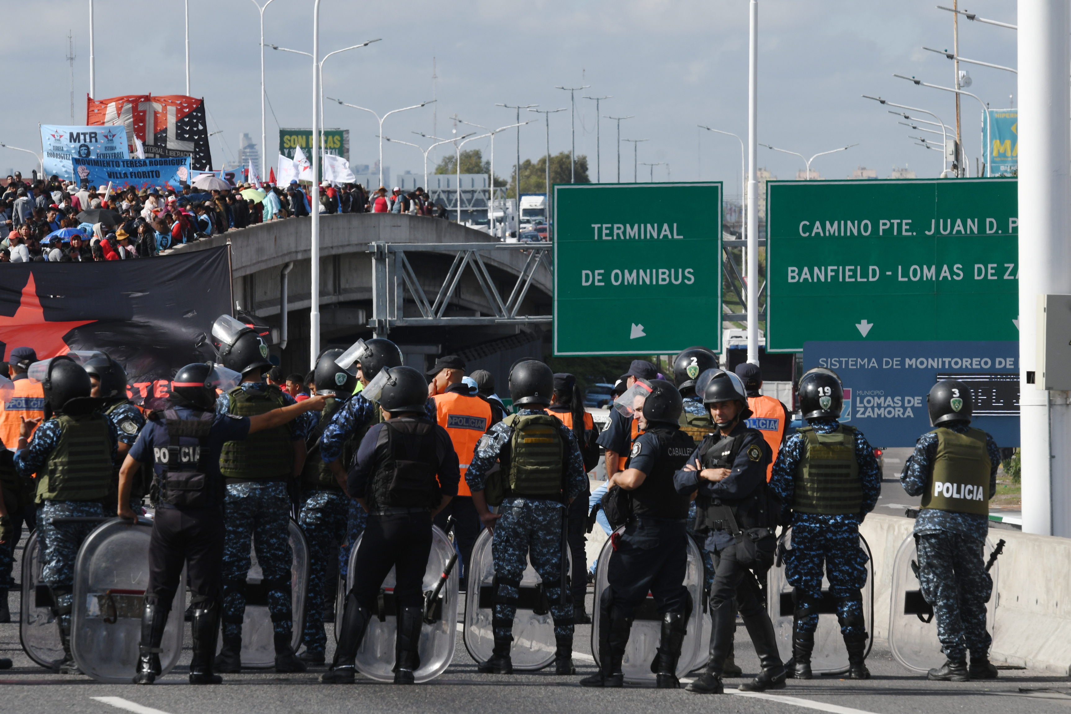 Jornada de piquetes: levantaron el corte en el Puente Pueyrredón y en los otros accesos a la ciudad de Buenos Aires 