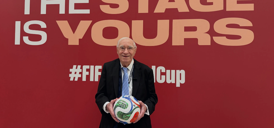 El homenaje de la FIFA a Enrique Macaya M&aacute;rquez por su 18? Mundial: por qu&eacute; no elige al mejor jugador de la historia