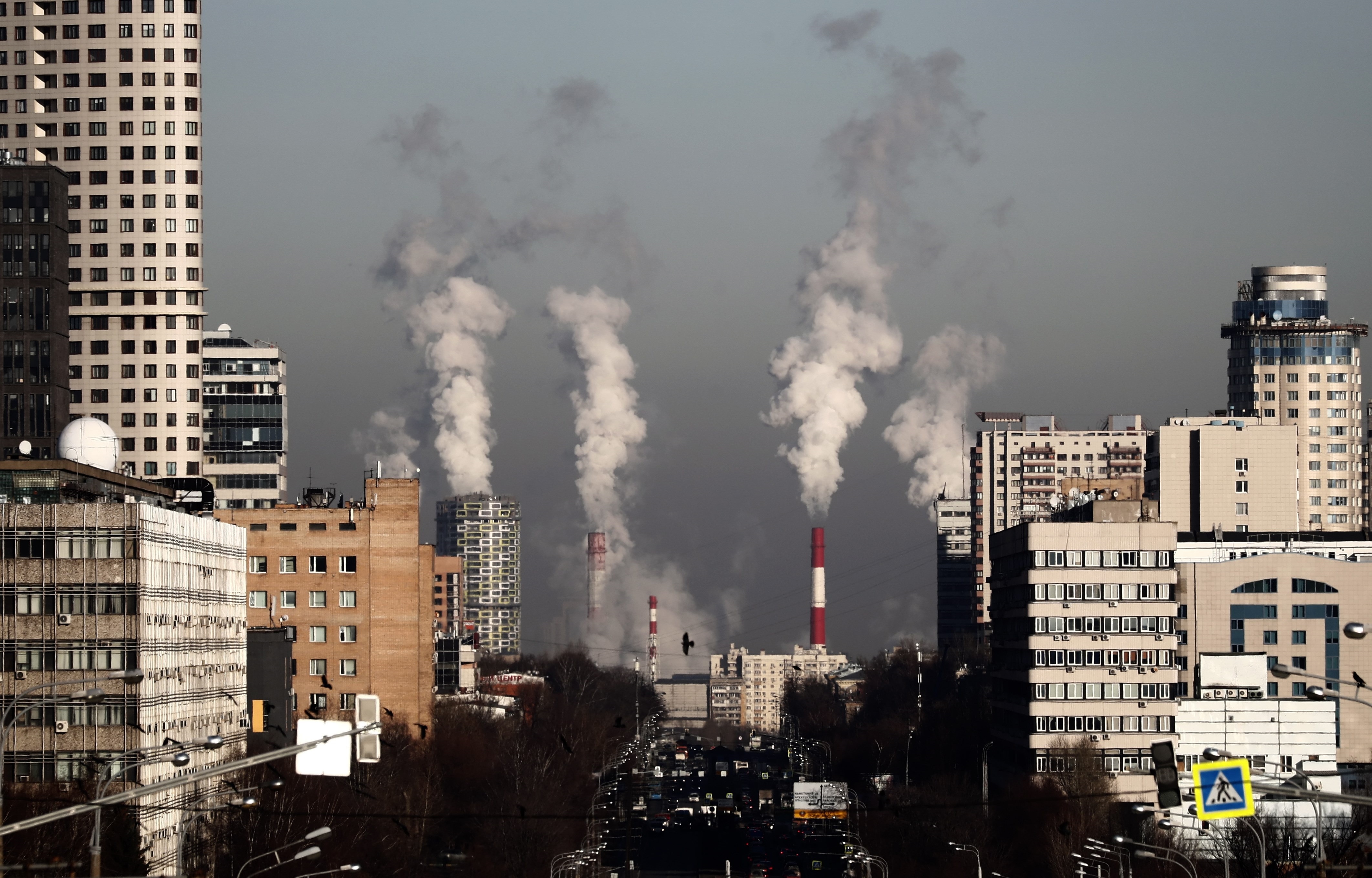 Los gases de efecto invernadero son los principales impulsores del cambio climático, pero éstos son liberados por las actividades humanas EFE/Maxim Shipenkov 