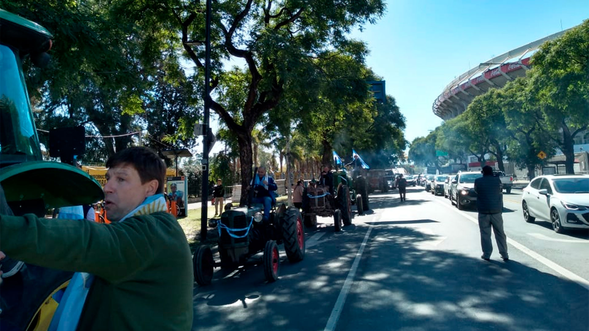 Tractores con el estadio de River de fondo: el punto de concentración para el tractorazo se fijó en avenida del Libertador y Udaondo