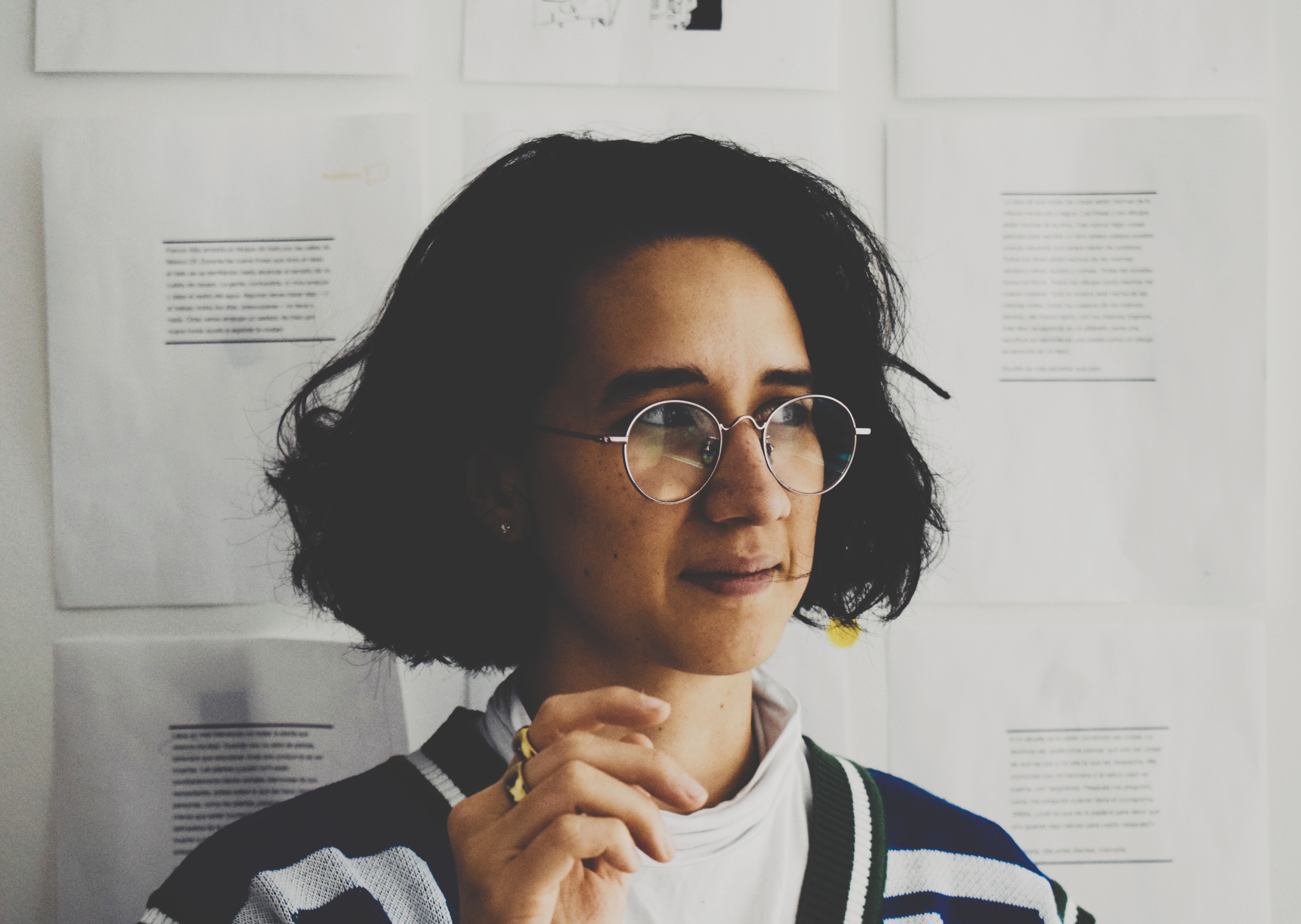 La diseñadora Juliana Castro Varón es la autora del libro "Papel Sensible", publicado por Espasa (Foto: Santiago Díaz Benavides).