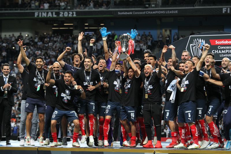 Jugadores del Monterrey celebran con el trofeo de la Liga de Campeones Concacaf (Foto: REUTERS)