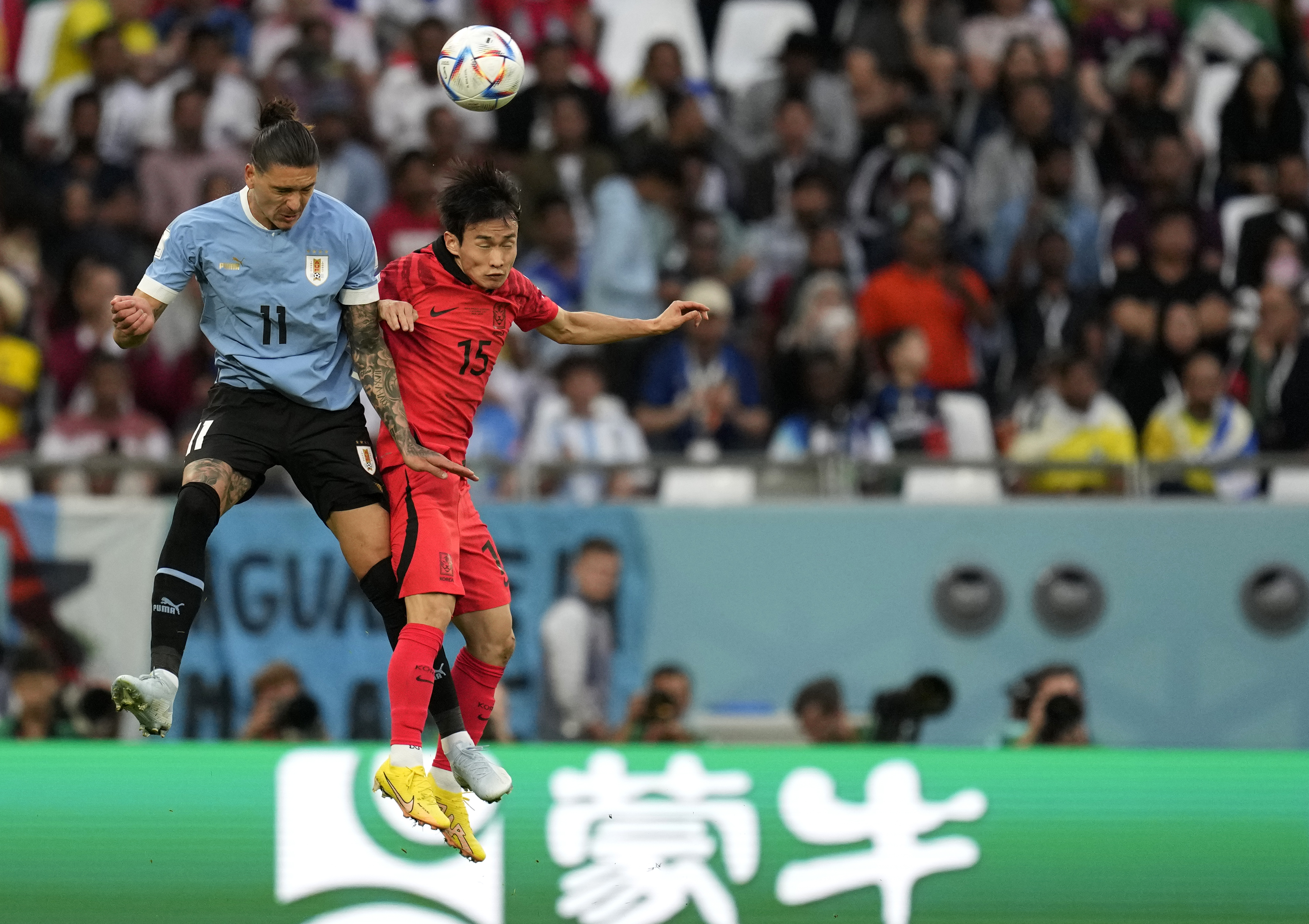 Uruguay y Corea del Sur lucharon pero tuvieron poco juego en el primer tiempo (AP Photo/Lee Jin-man)