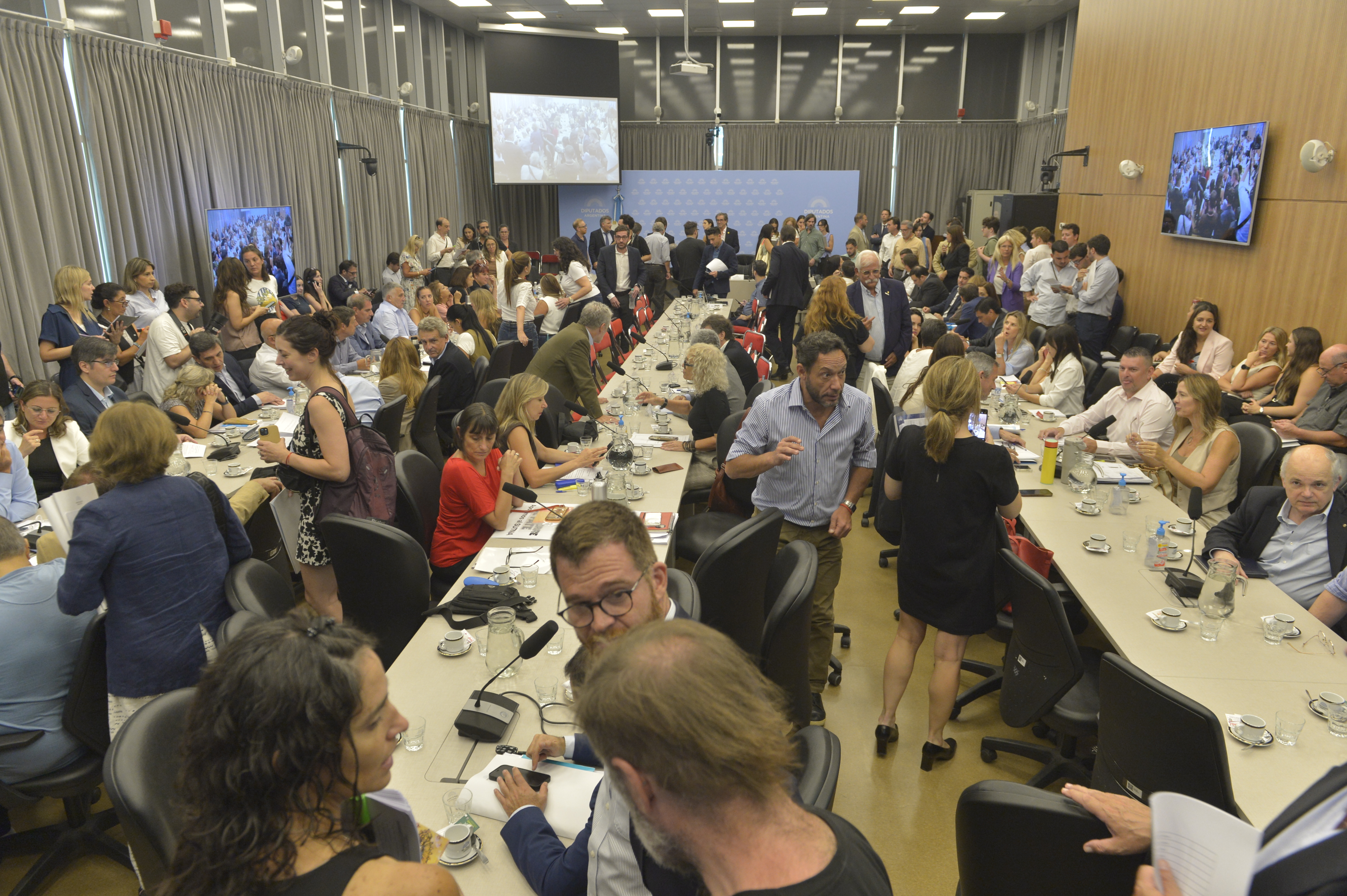 Los tres factores que impactaron en el humor de los inversores y refuerzan la cautela del mercado