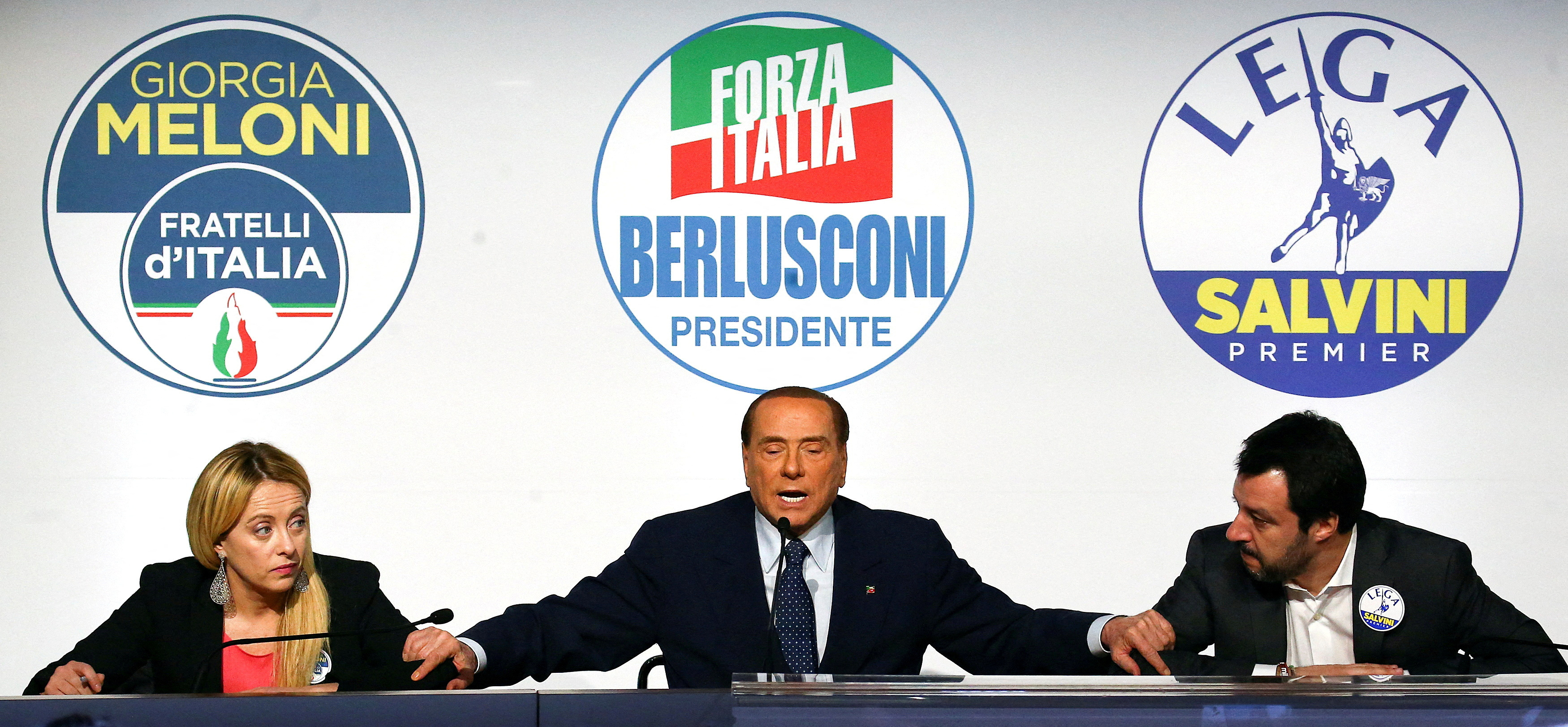 El eterno Silvio Berlusconi, a pesar de perfilarse como el mas débil de la coalición, seria el garante para que un futuro gobierno de Giorgia Meloni y Matteo Salvini, no tenga un sello antieuropeista (Reuters)