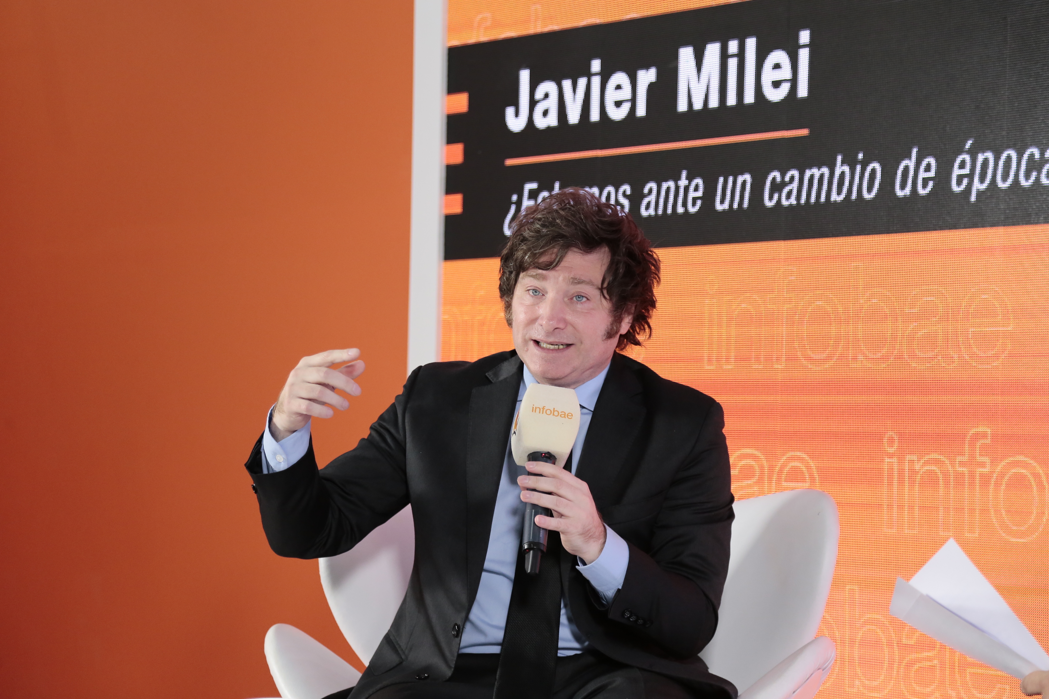 Javier Milei participó de la charla "¿Estamos ante un cambio de época?" en la Feria del Libro. (fotos Luciano González)