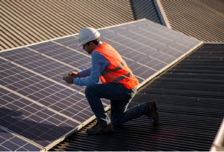 Apoyarse en el uso de energías renovables es un camino para disminuir el efecto invernadero y calentamiento global del planeta (Foto Gentileza: SolarLatam)