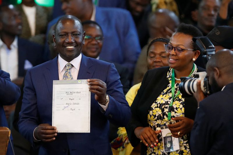 El vicepresidente de Kenia William Ruto tras el anuncio de que ganó la elección general (REUTERS/Thomas Mukoya)