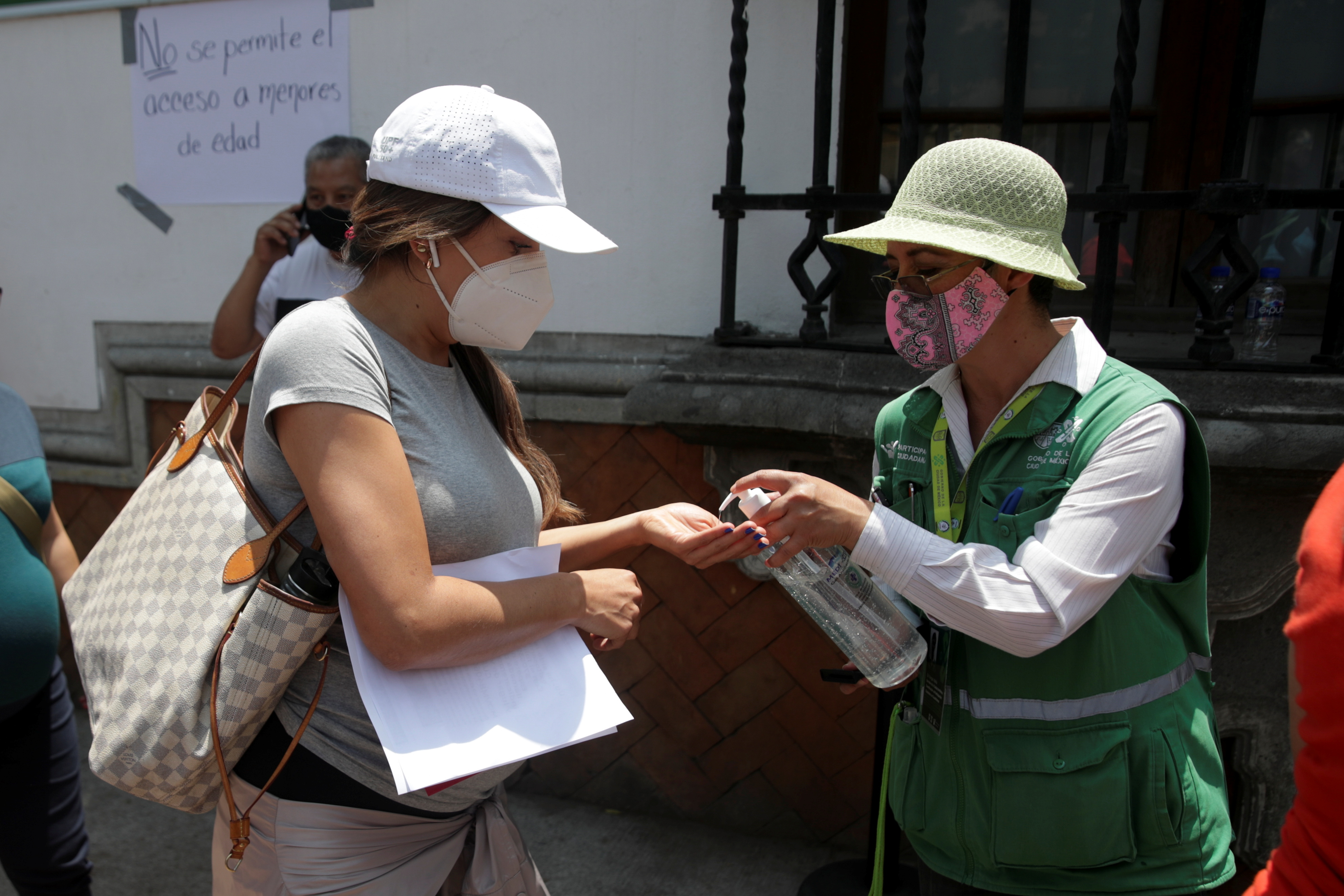 Mujeres embarazadas podrán vacunarse (Foto: REUTERS/Henry Romero)