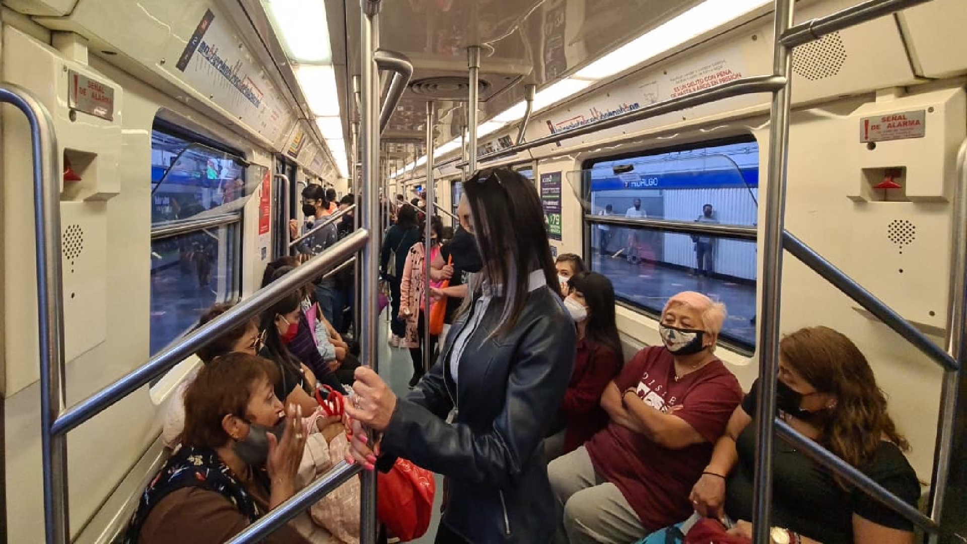 Top 75+ imagen mujeres en el metro de la ciudad de mexico