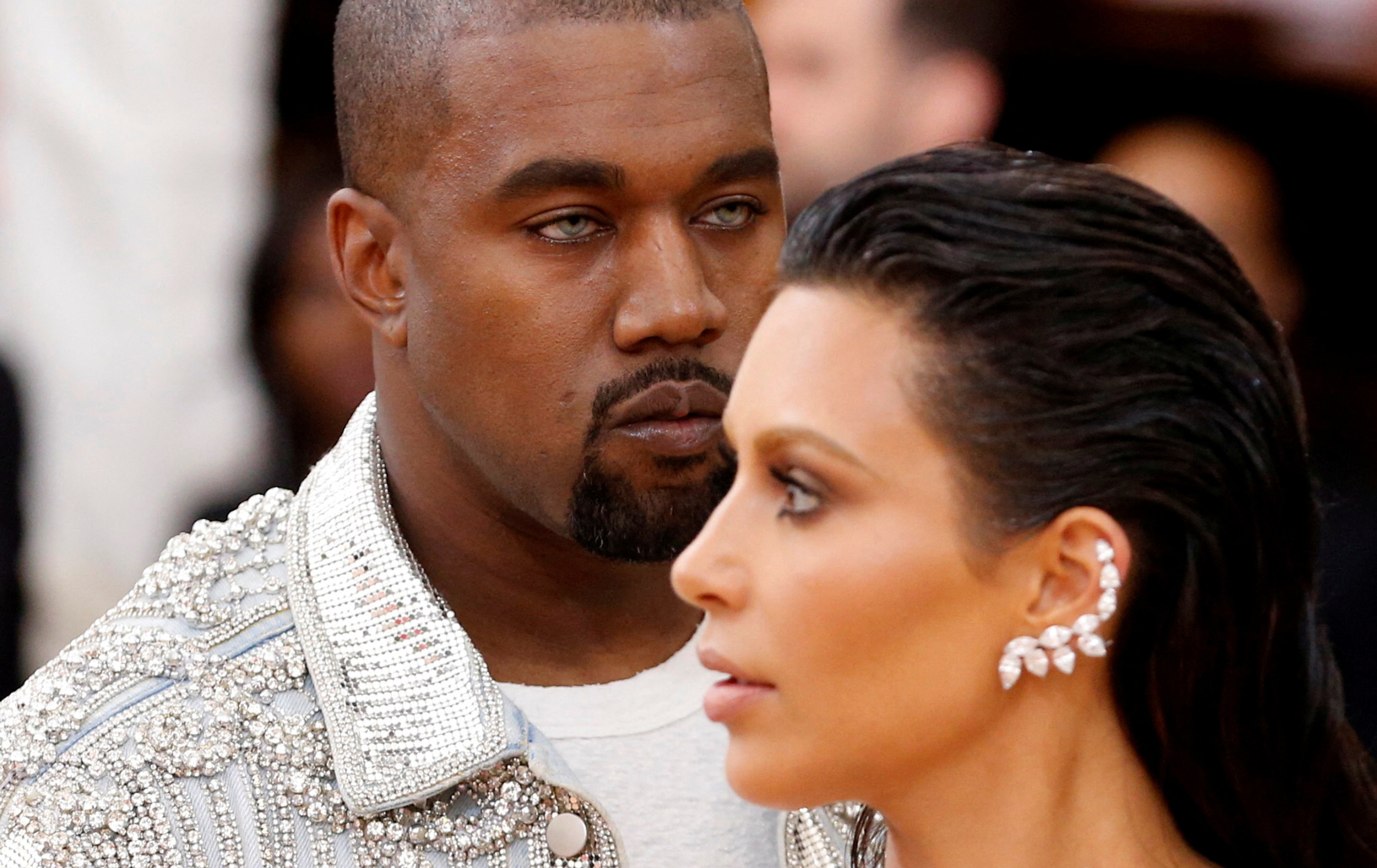 A dos meses de su divorcio con Kim Kardashian, West se casó con la diseñadora de Yezzy, Bianca Censori. (REUTERS/Lucas Jackson)