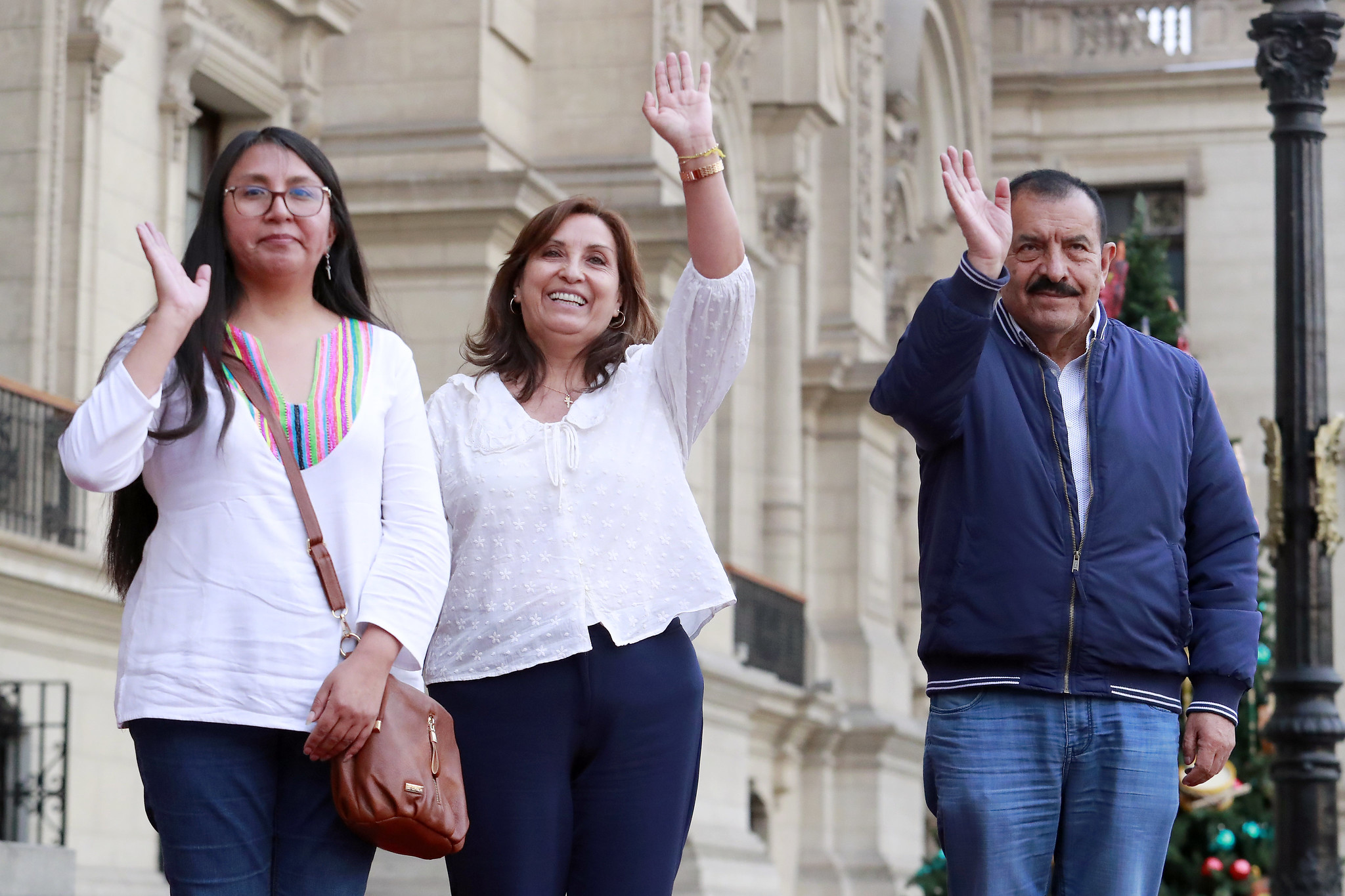 Dina Boluarte junto a la bancada de Juntos por el Perú-Cambio Democrático.